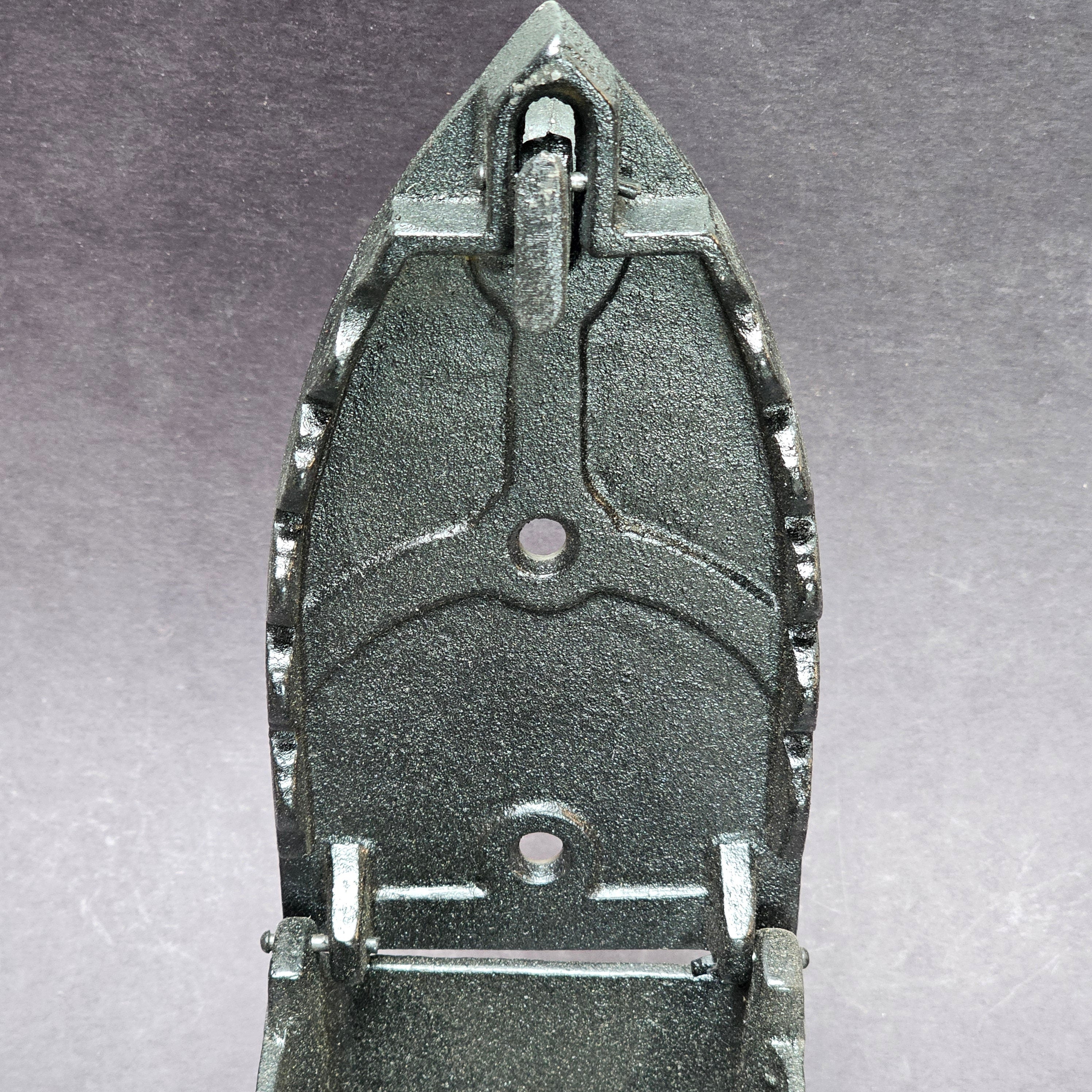 Vintage Cast Iron Coal Iron With Wooden Handle Antikes Kohle-Bügeleisen