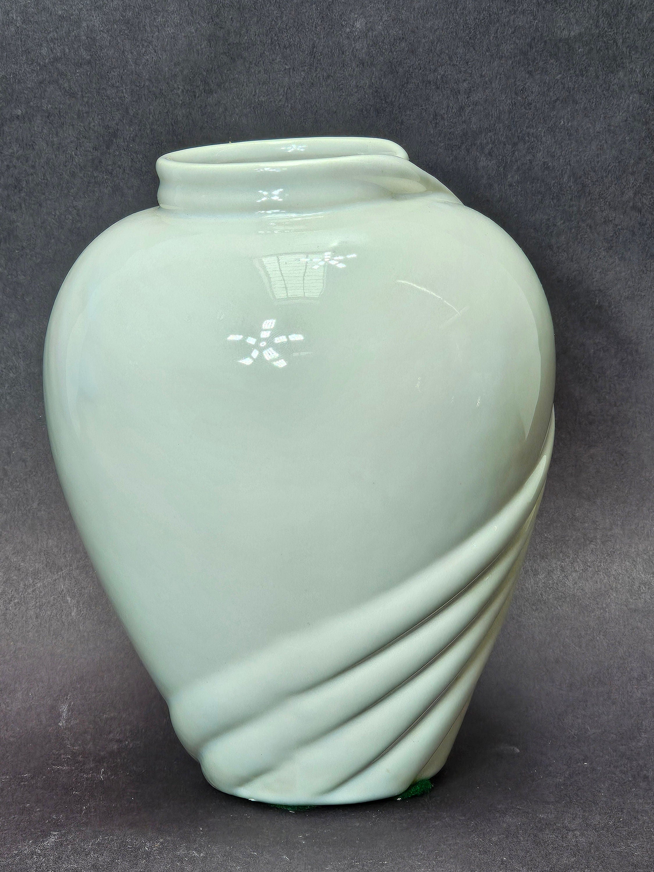 Vintage Haeger Pottery Streamline Swirl Vase 919-08 White Glaze