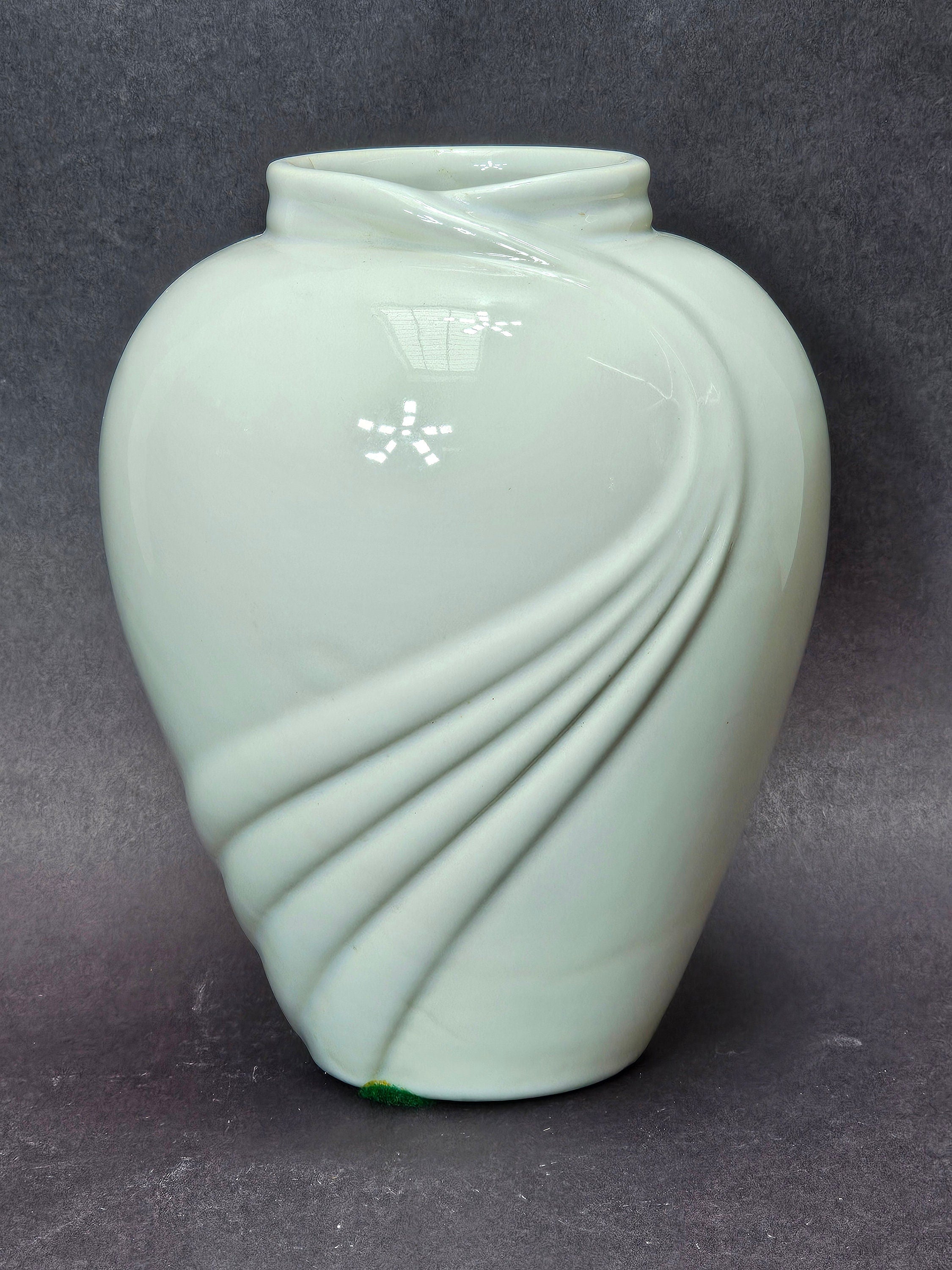 Vintage Haeger Pottery Streamline Swirl Vase 919-08 White Glaze