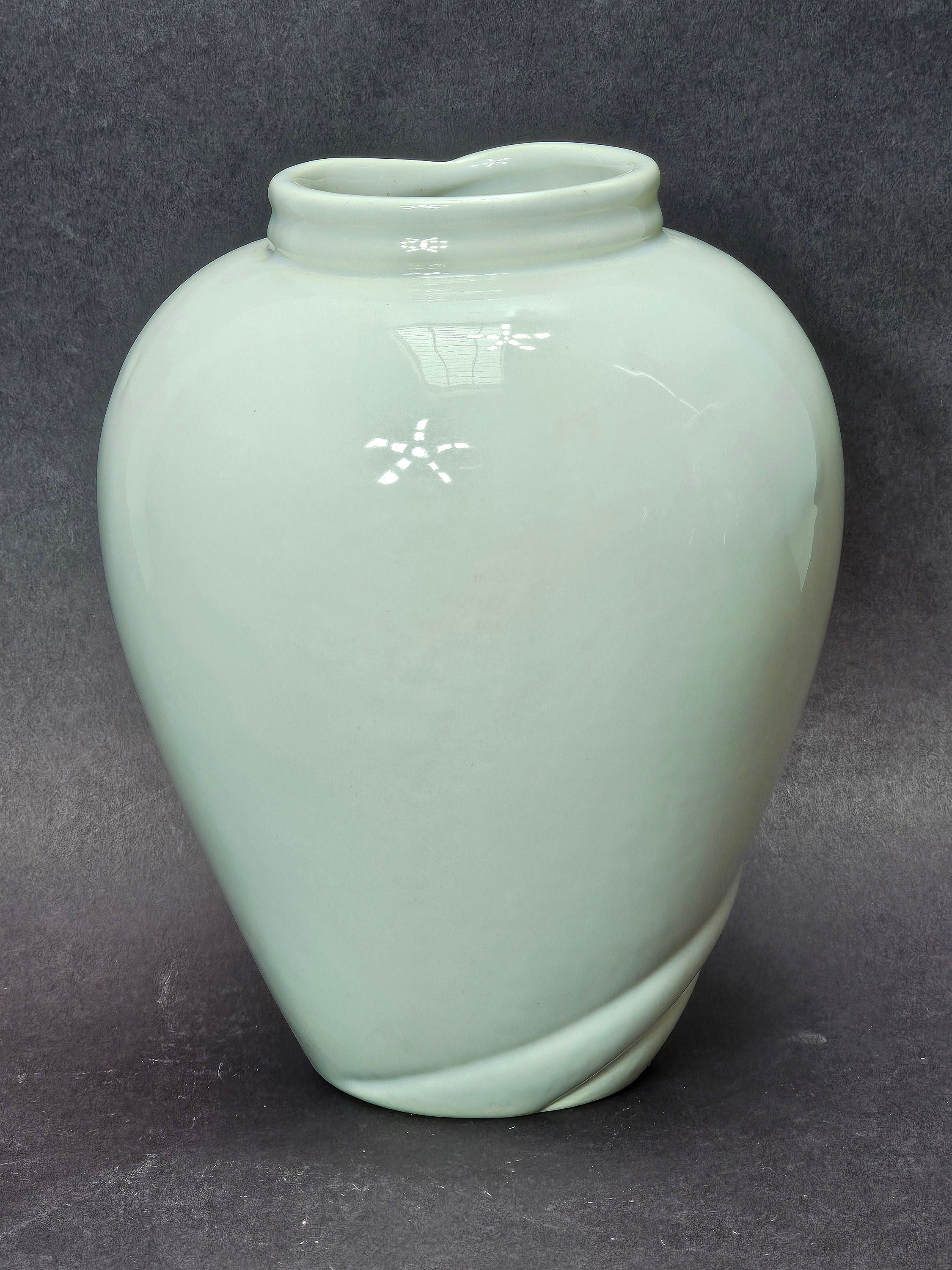 Vintage Haeger Pottery Streamline Swirl Vase 919-08 White Glaze