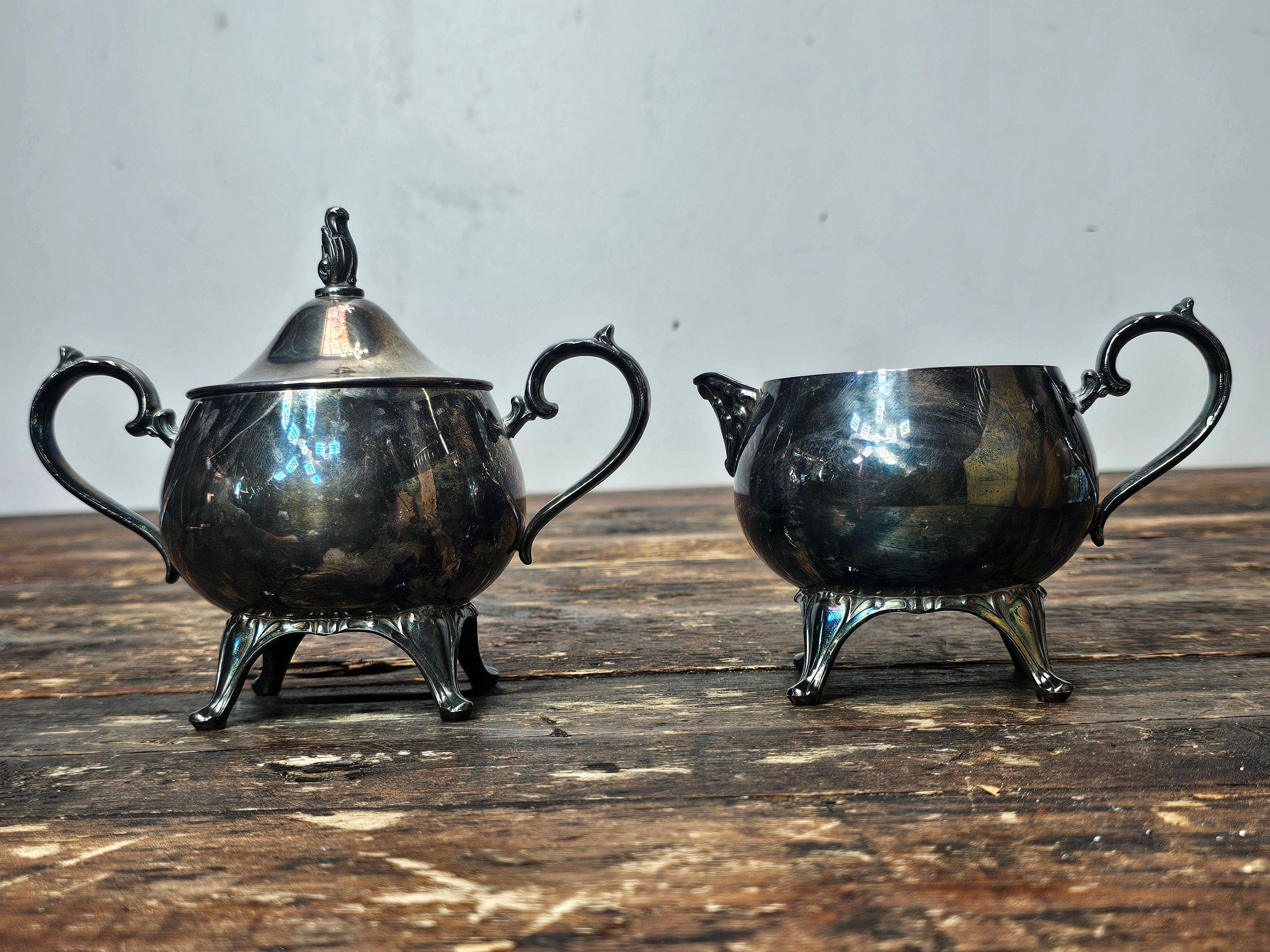 Vintage Oneida Silver Plated Sugar Bowl & Creamer Set