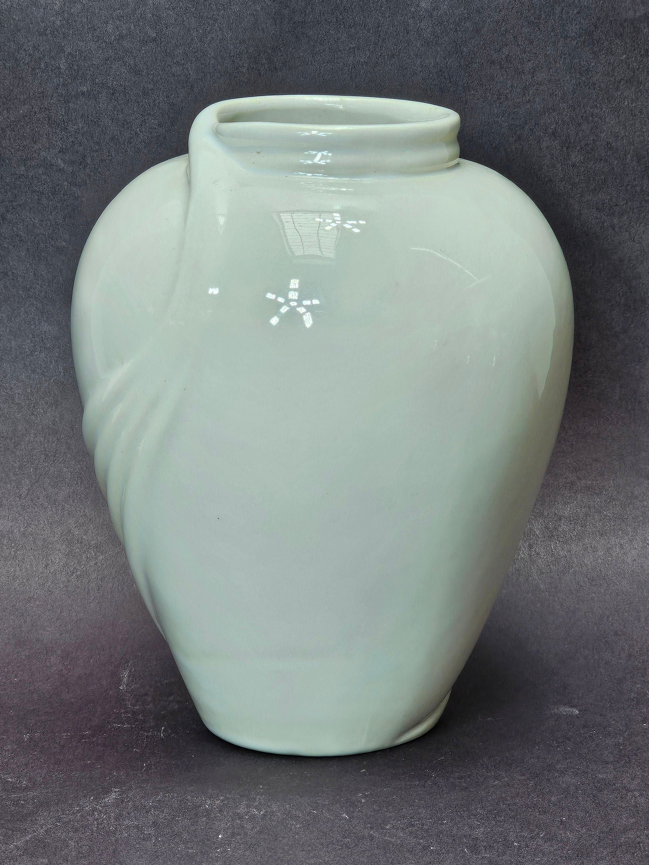 Vintage Haeger Pottery Streamline Swirl Vase 919-08 White Glaze
