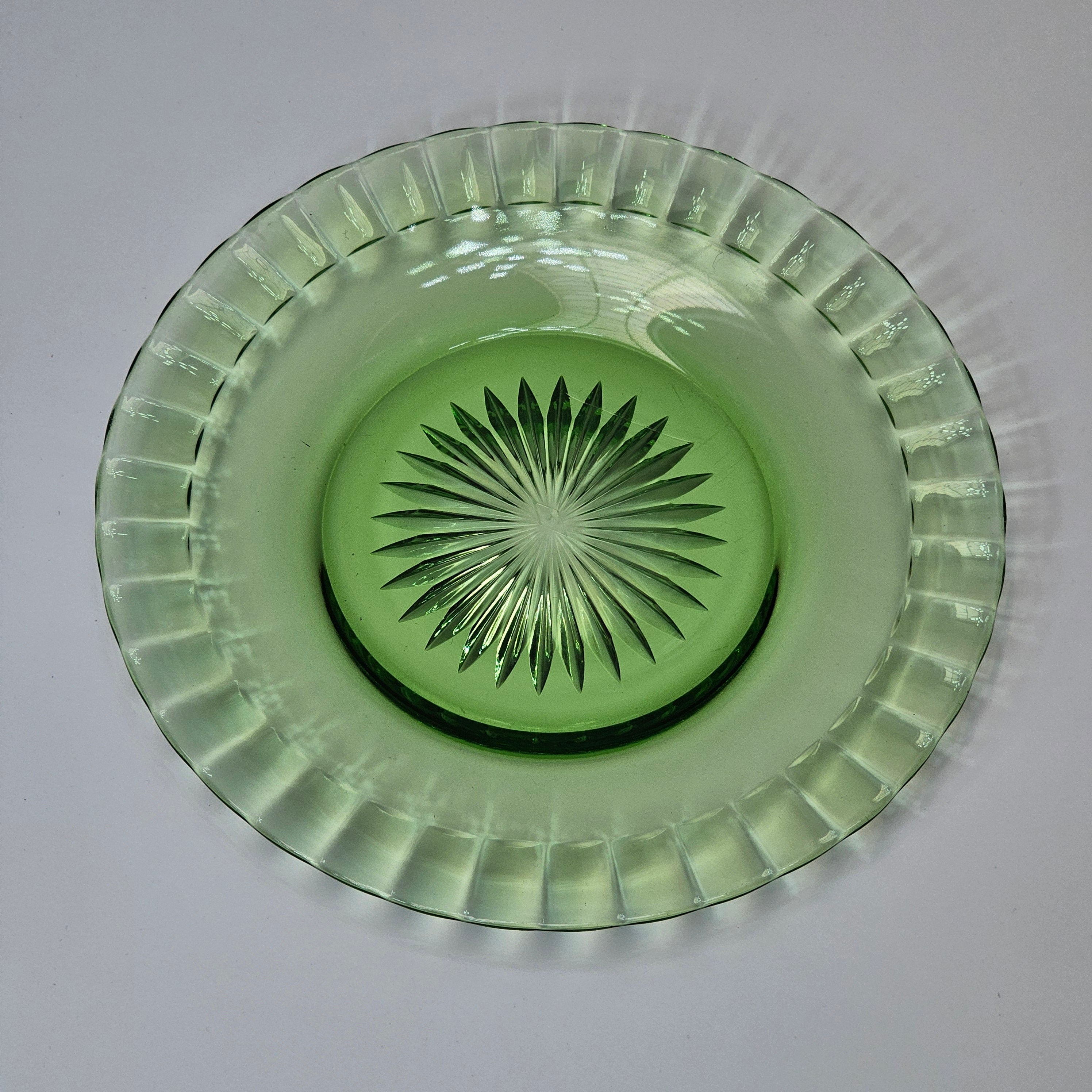 Heisey 7 1/2" Salad Plate Fluted Border Green Moongleam