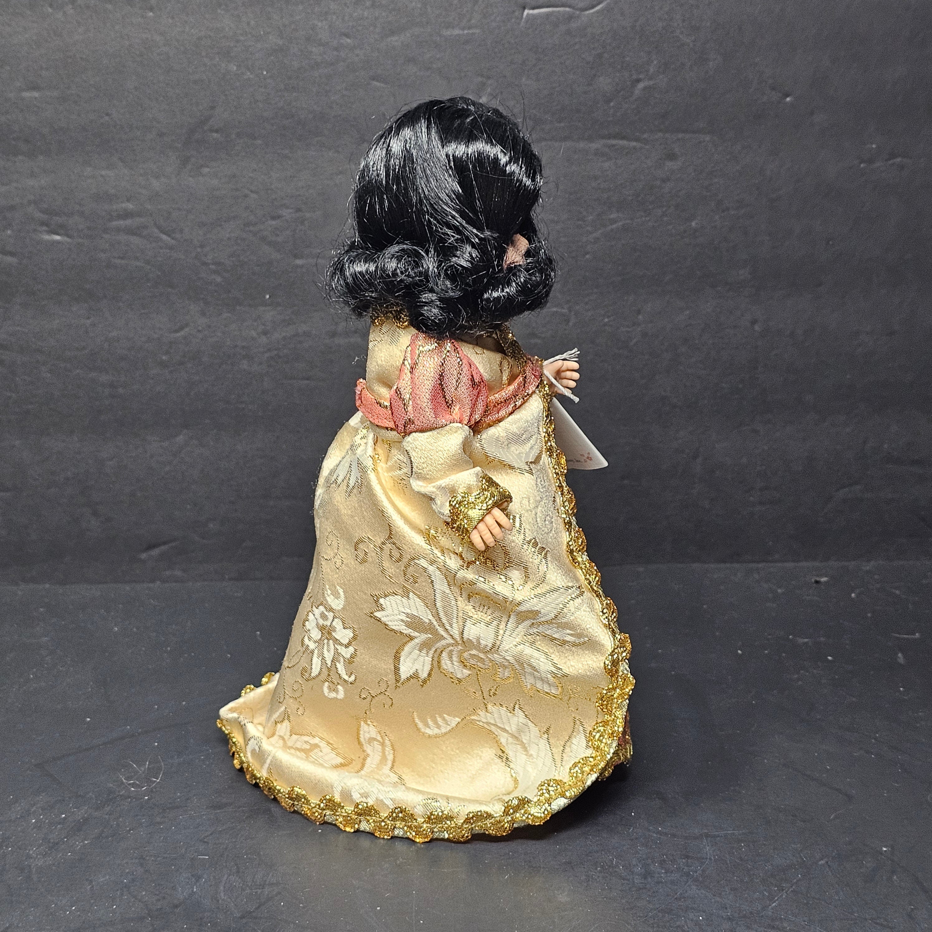 Madame Alexander 8" Golden Girl 2000 Style# 30560