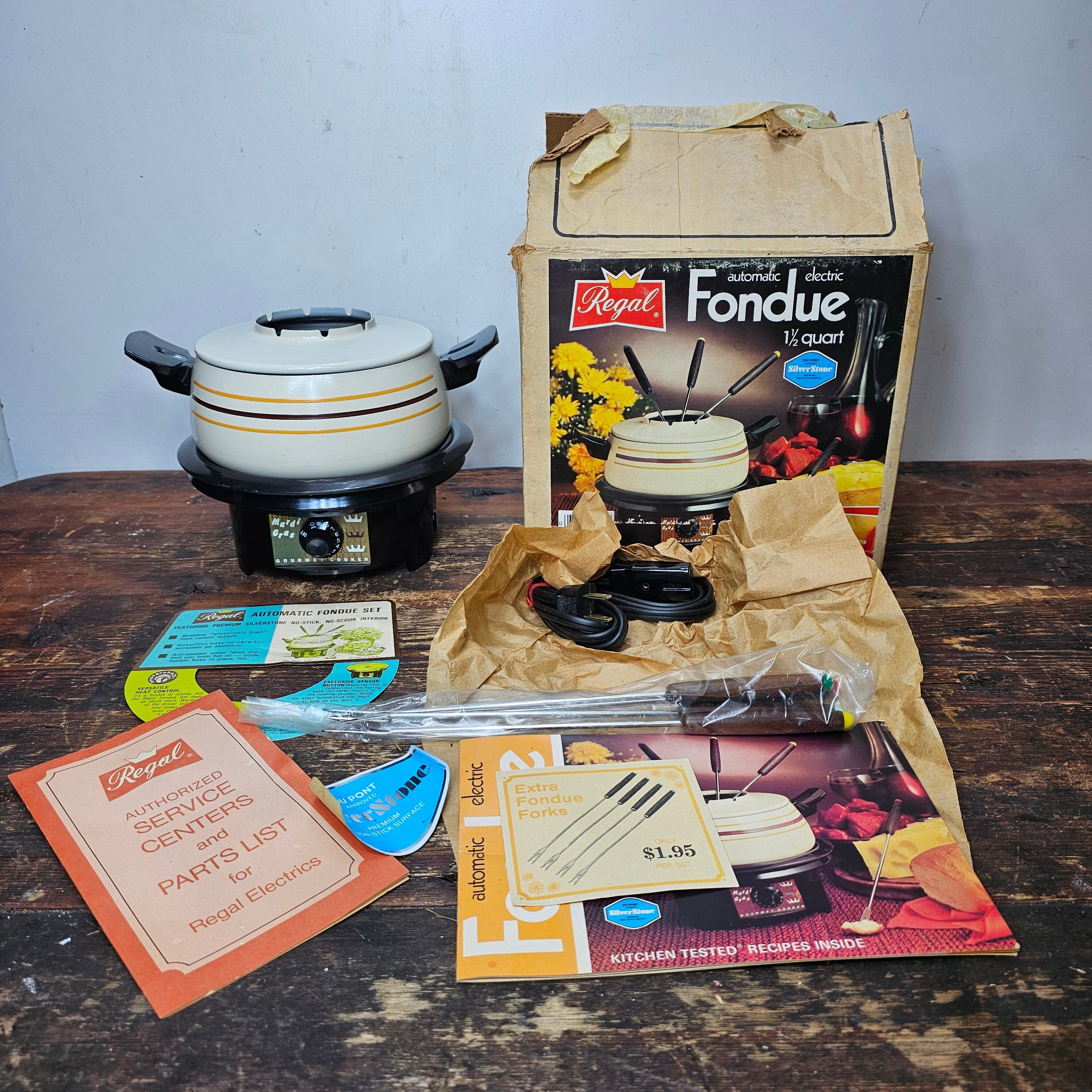 1980s Regal Mardi-Gras Electric Fondue Set Retro Design Made In USA NOS