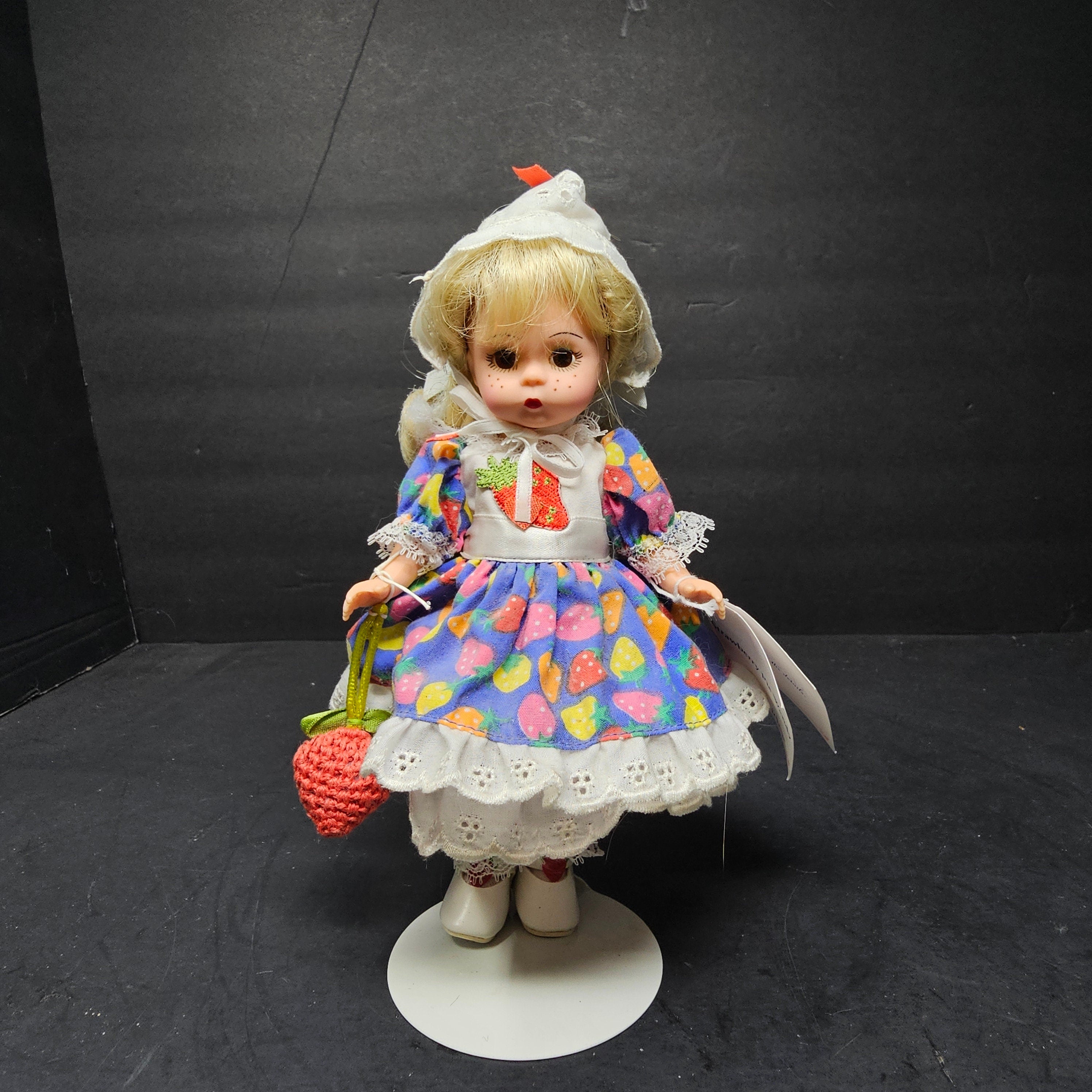 Madame Alexander Strawberry Pie Wendy 8"
