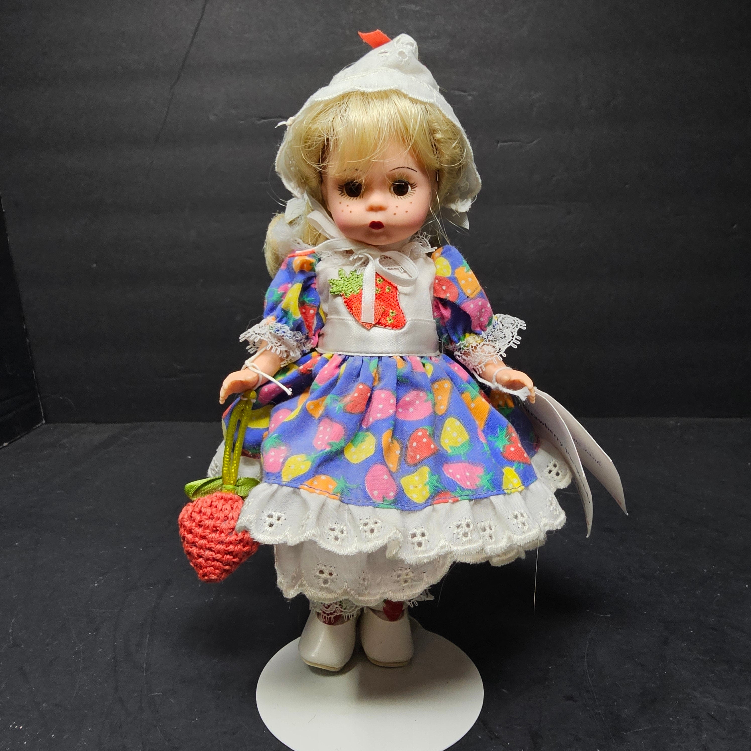 Madame Alexander Strawberry Pie Wendy 8"
