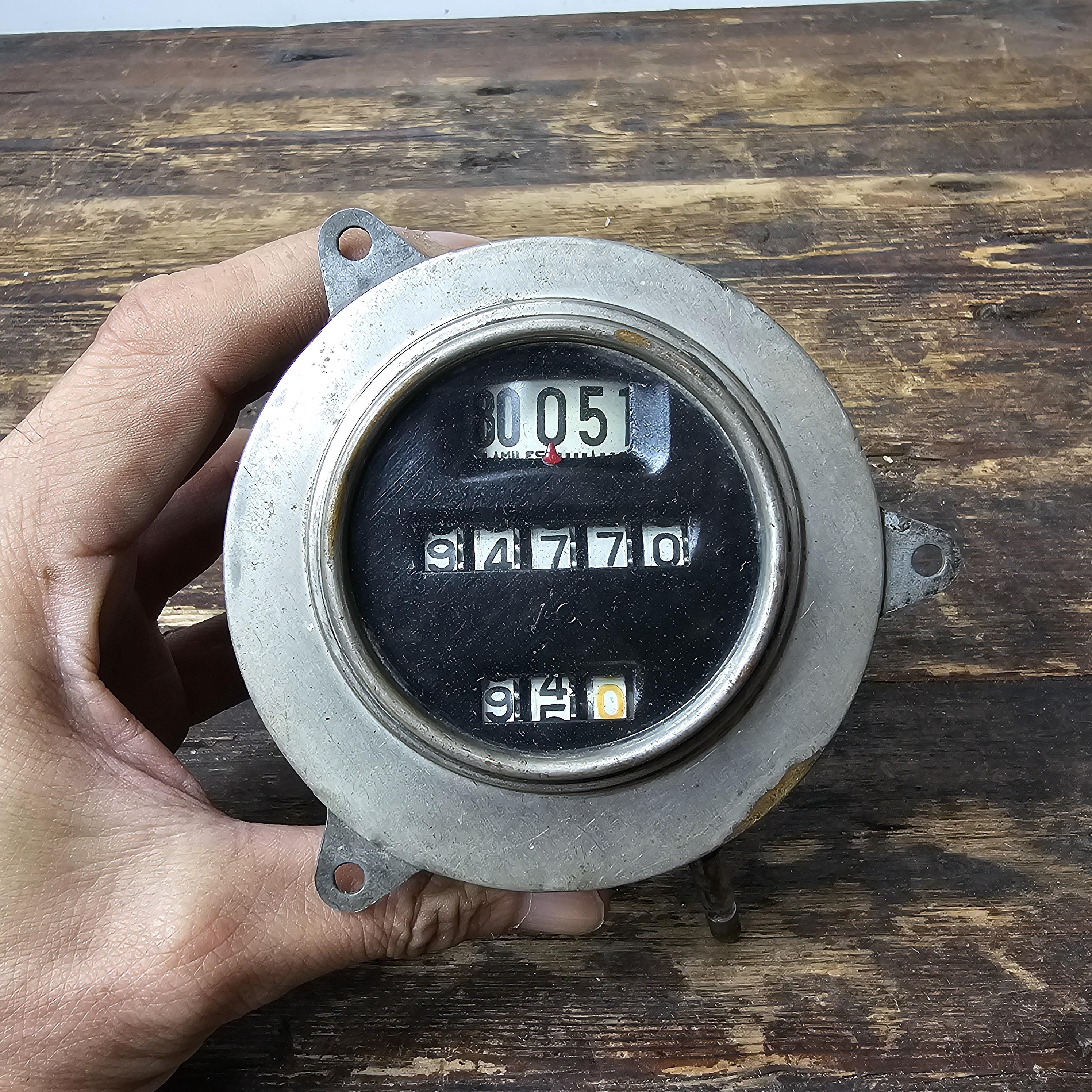 Antique AC spark plug Co Speedometer 0-80 MPH 1920s