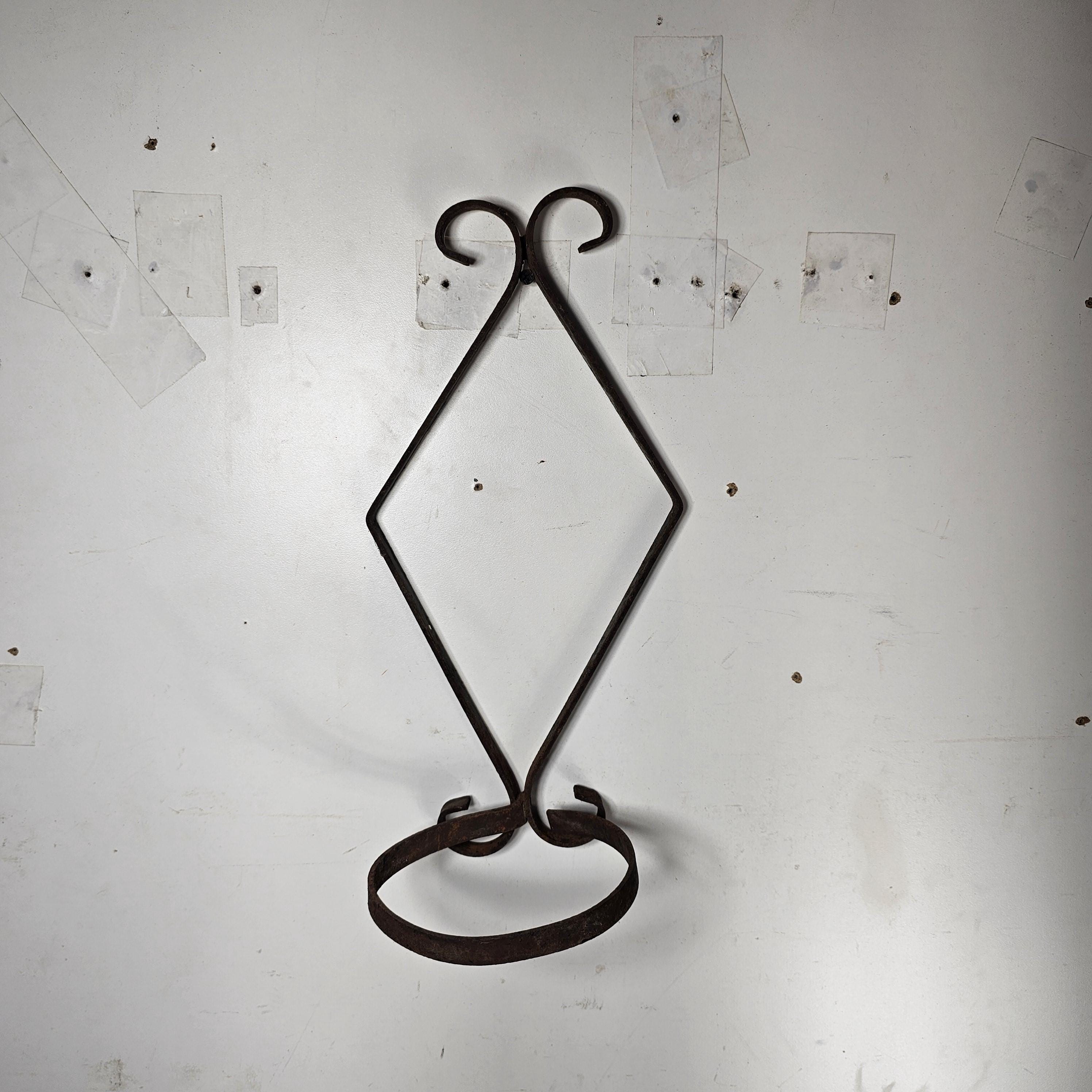 Single Pot Scroll Metal Wall Planter Rusty 14.5"H