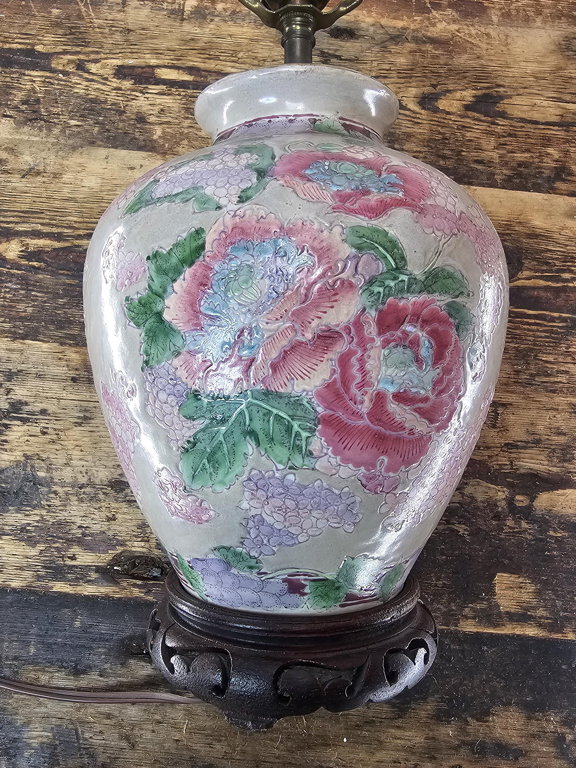 Vintage Bombay Company Asian Style Peony Floral Porcelain Vase Table Lamp