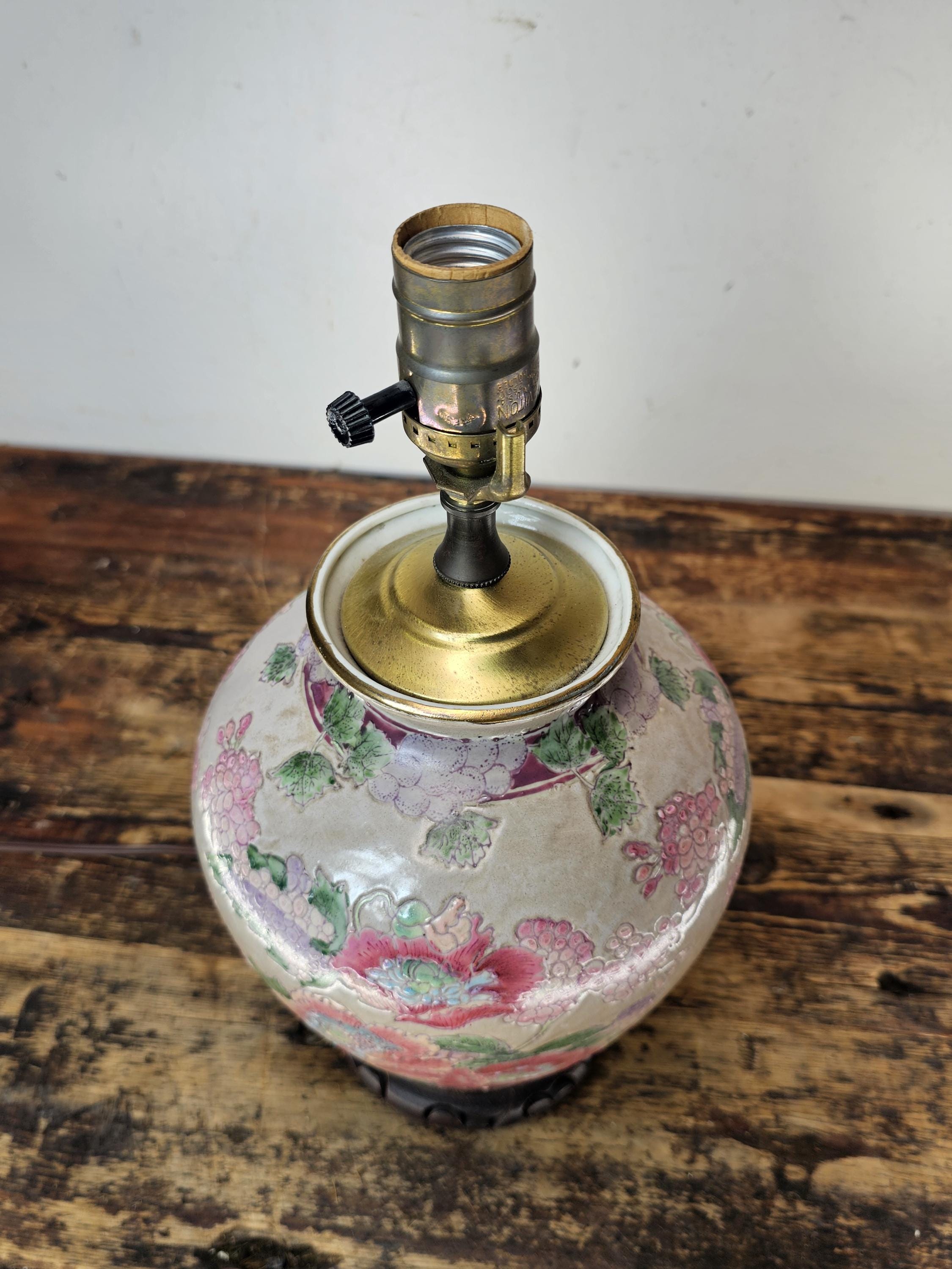 Vintage Bombay Company Asian Style Peony Floral Porcelain Vase Table Lamp