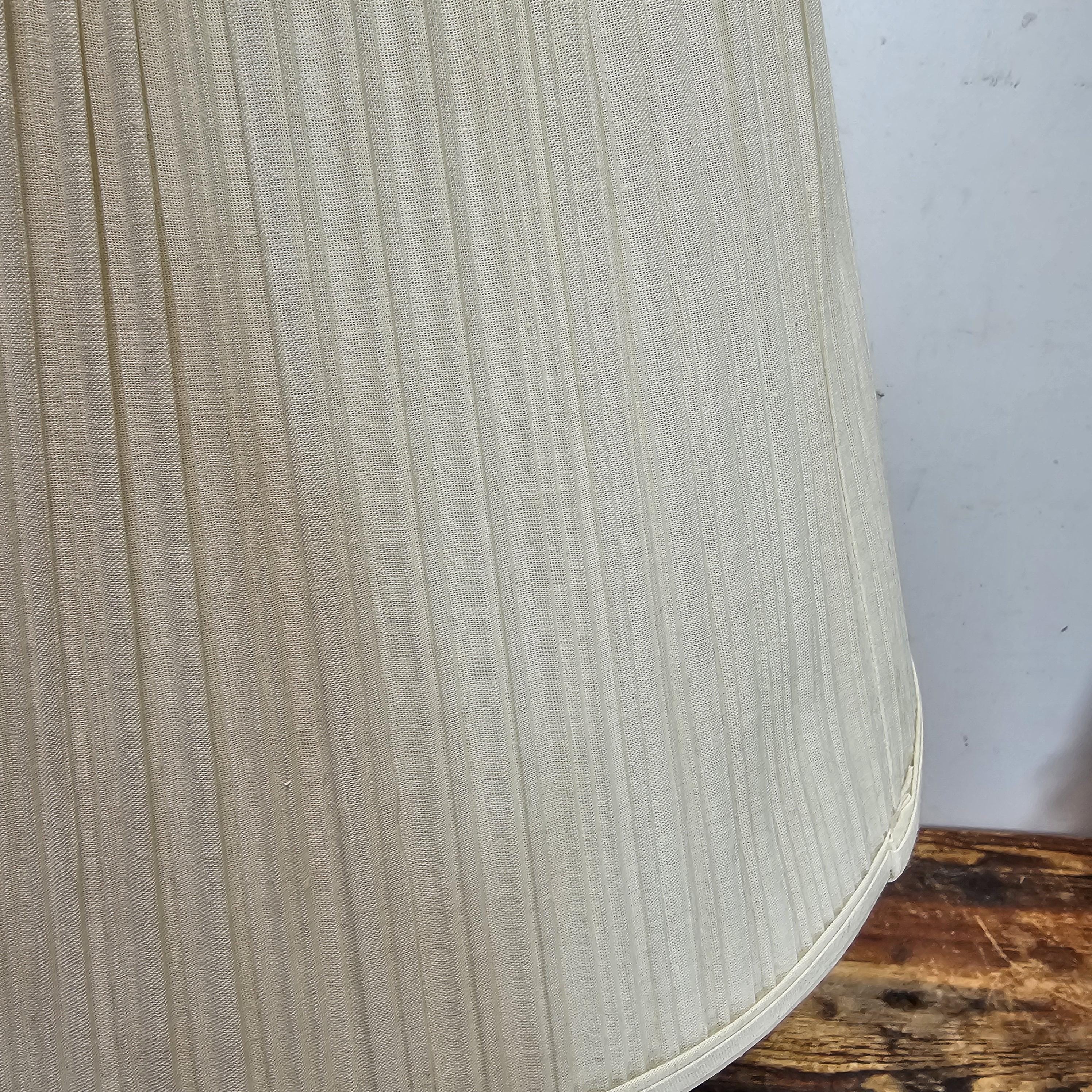 Vintage Bombay Company Asian Style Peony Floral Porcelain Vase Table Lamp