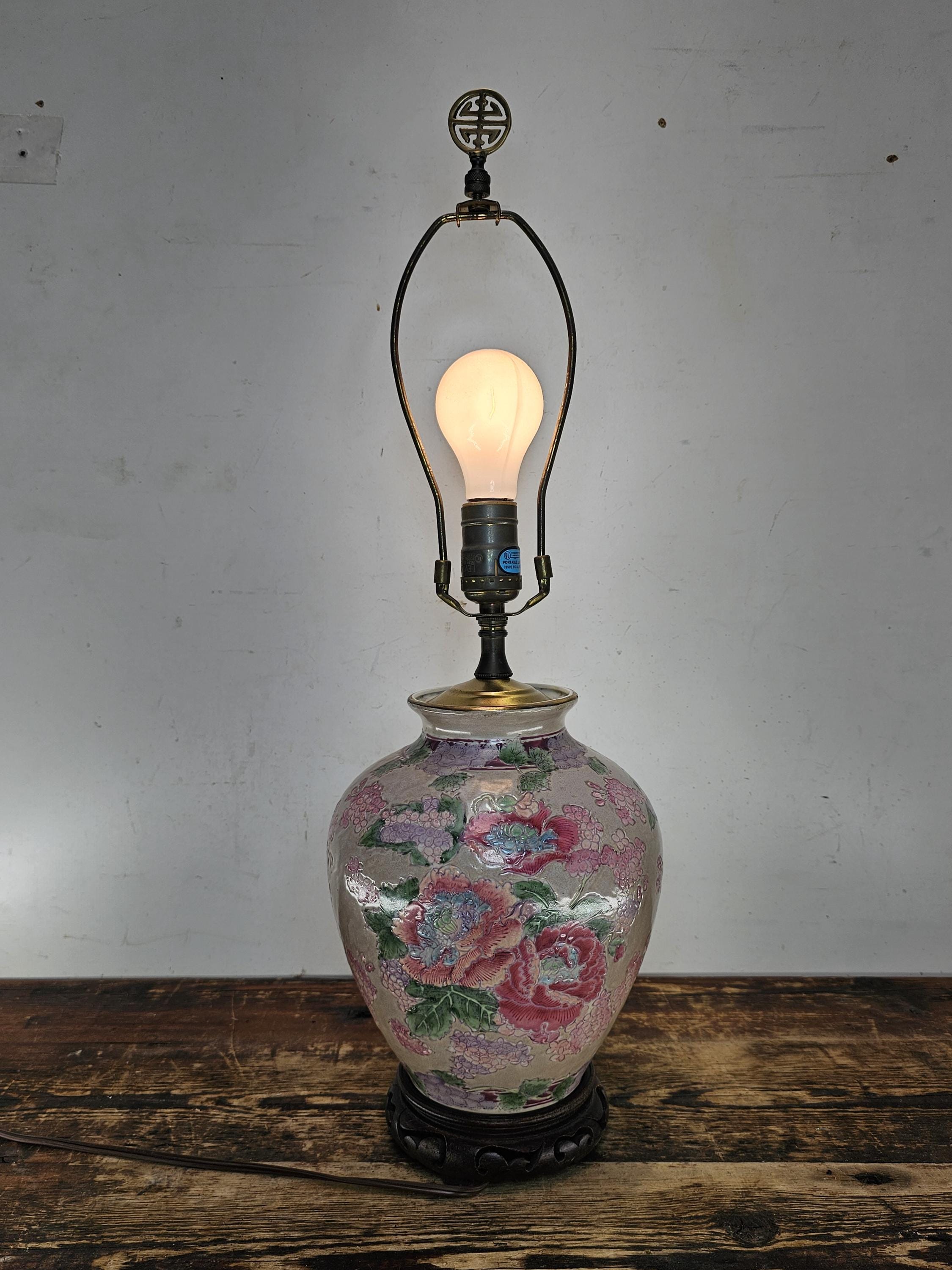 Vintage Bombay Company Asian Style Peony Floral Porcelain Vase Table Lamp