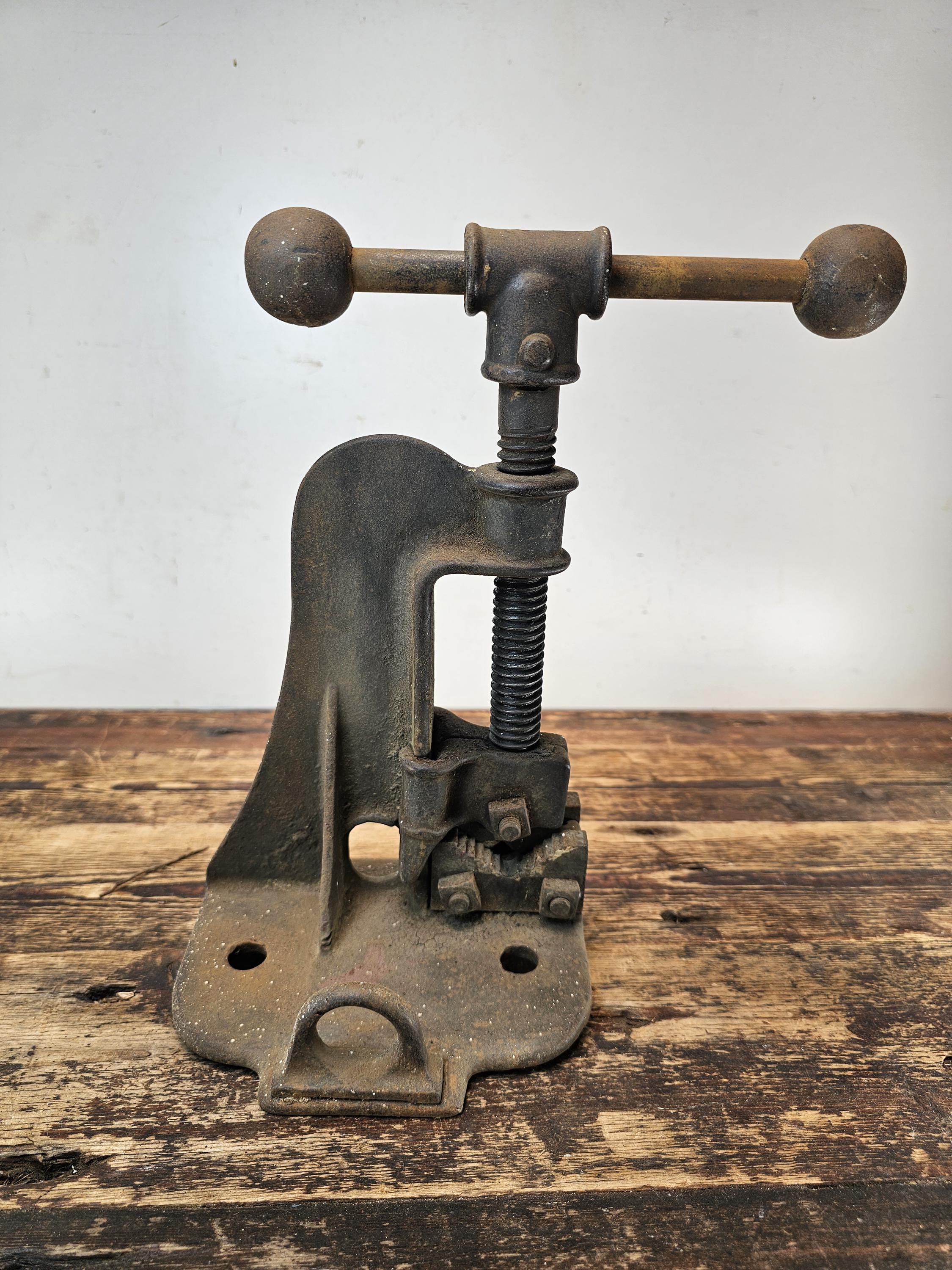 Antique CROWN Plumbers Pipe Vise No. 2