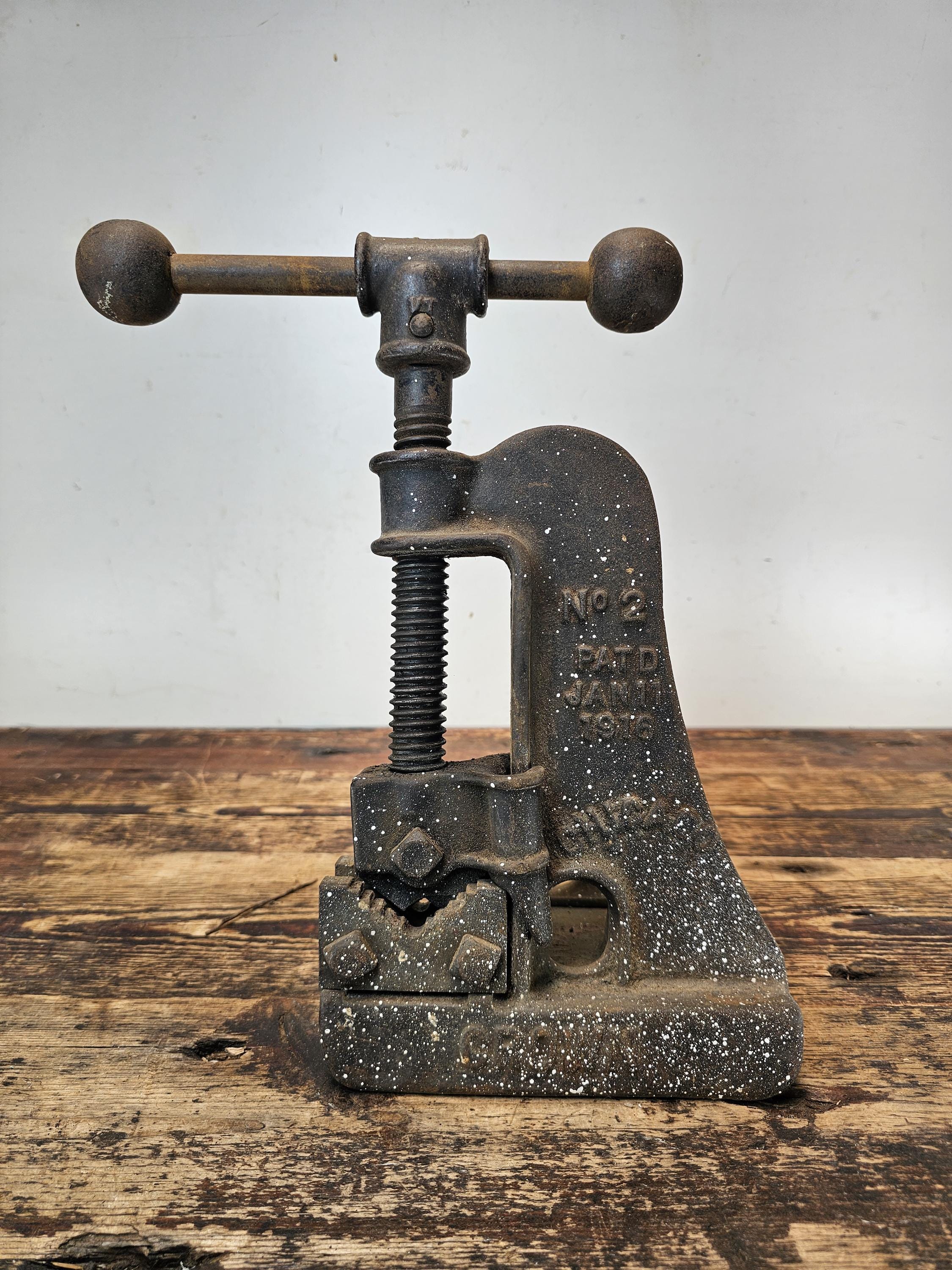 Antique CROWN Plumbers Pipe Vise No. 2