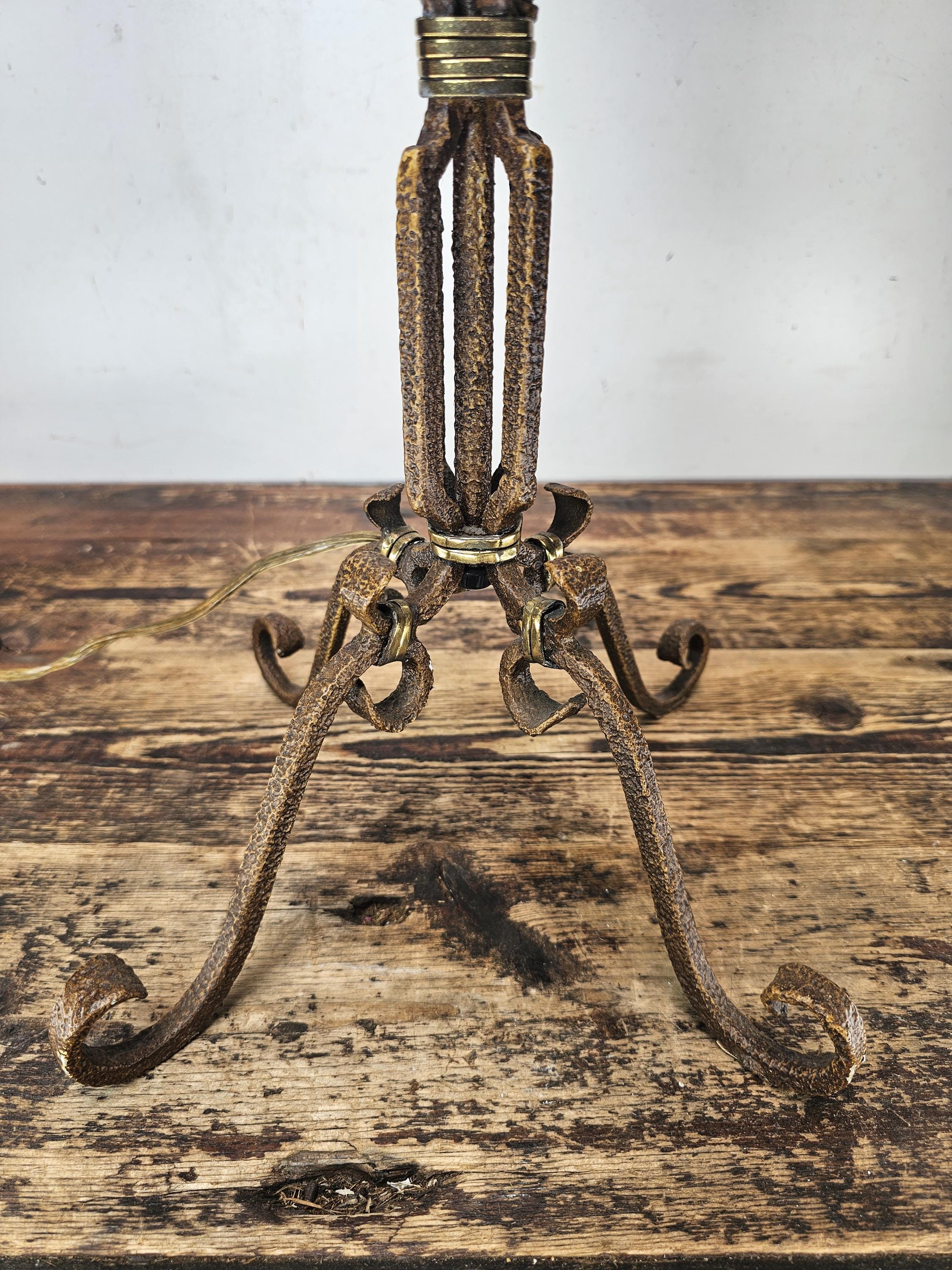 Antique-Style Metal Table Lamp 24.5"H