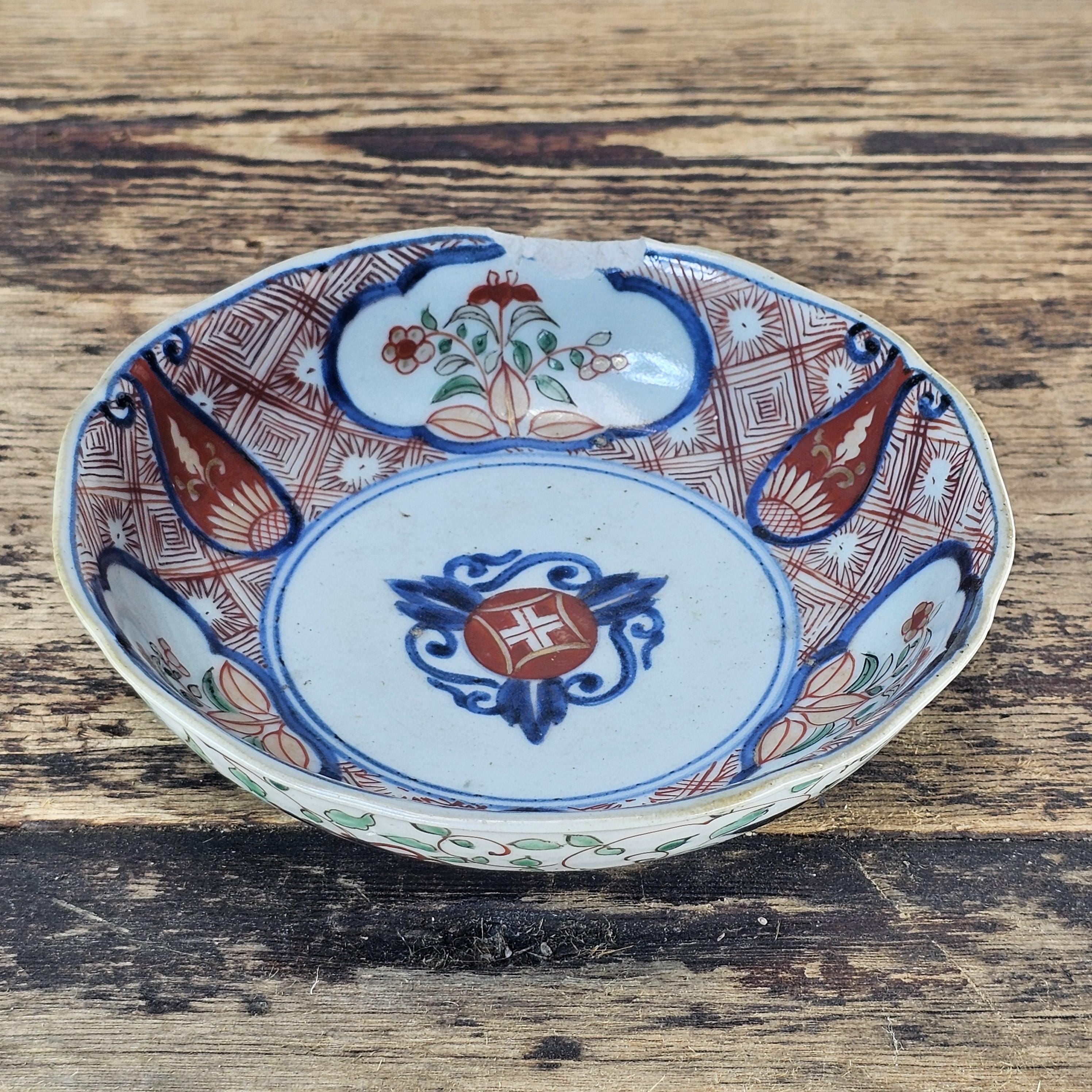 Antique Ko-Imari Kinrande Mukōzuke Bowl with Shimazu Family Crest Mid-Edo Period