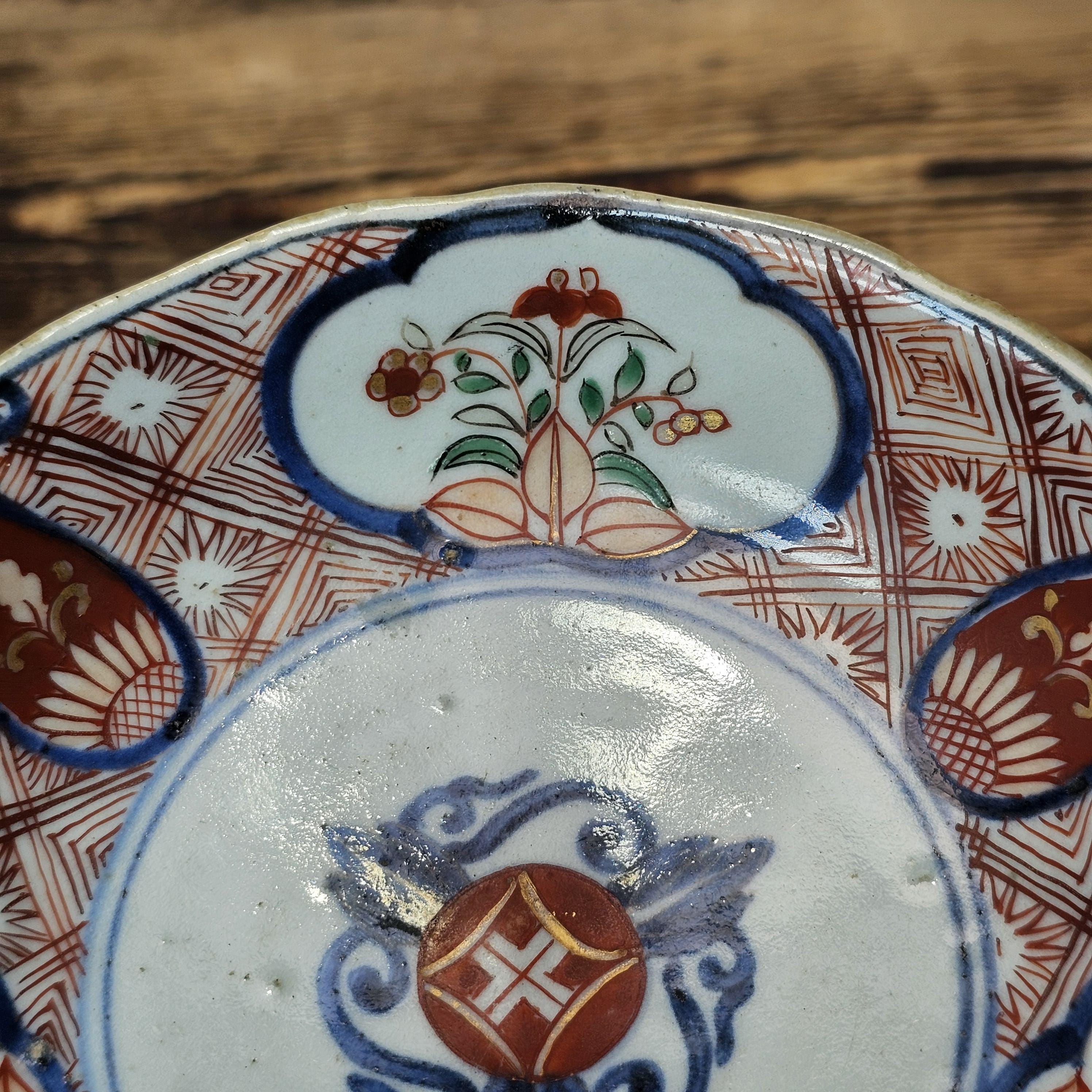 Antique Ko-Imari Kinrande Mukōzuke Bowl with Shimazu Family Crest Mid-Edo Period