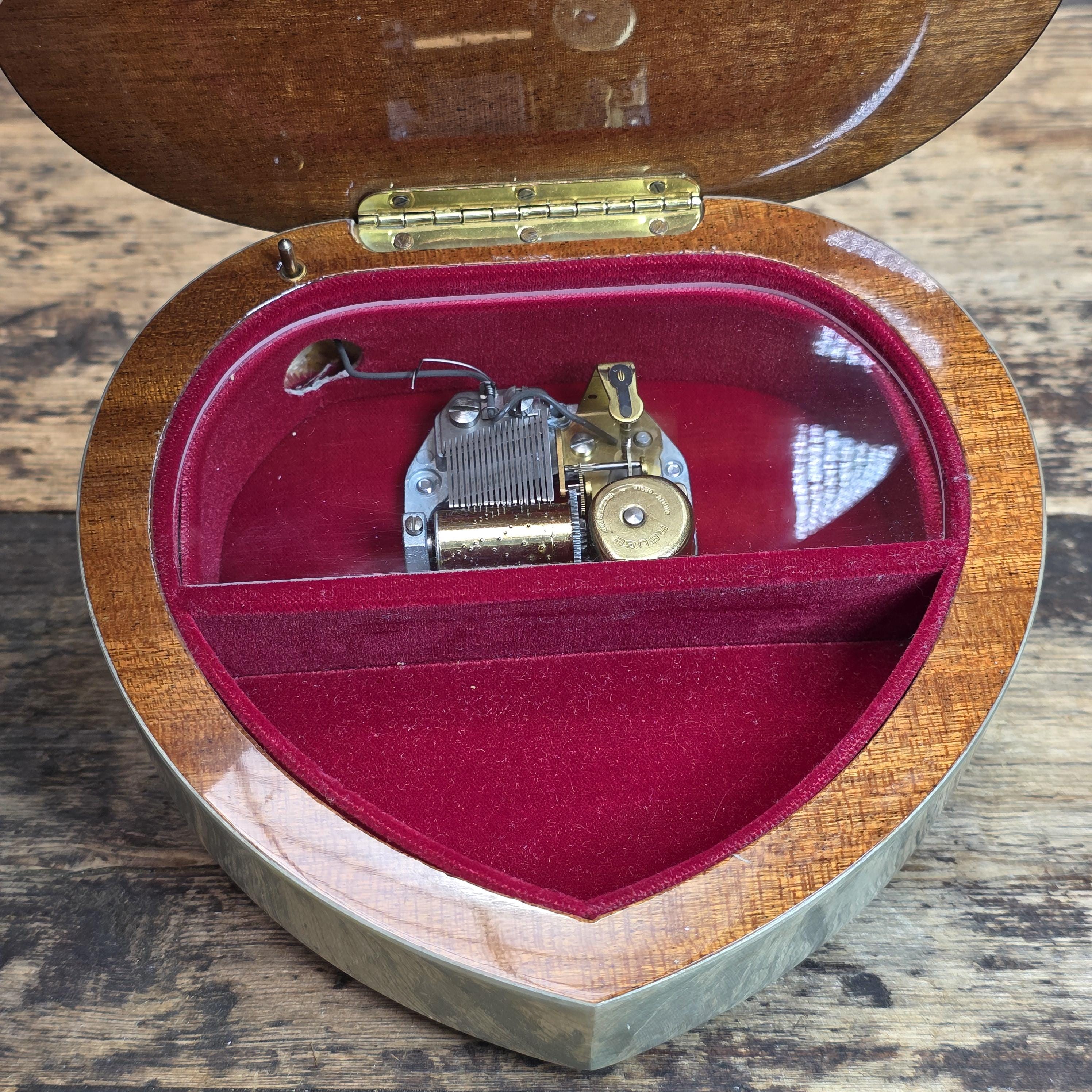 Reuge Inlaid Heart-Shaped Music Box – Sorrento Specialties / Made in Italy