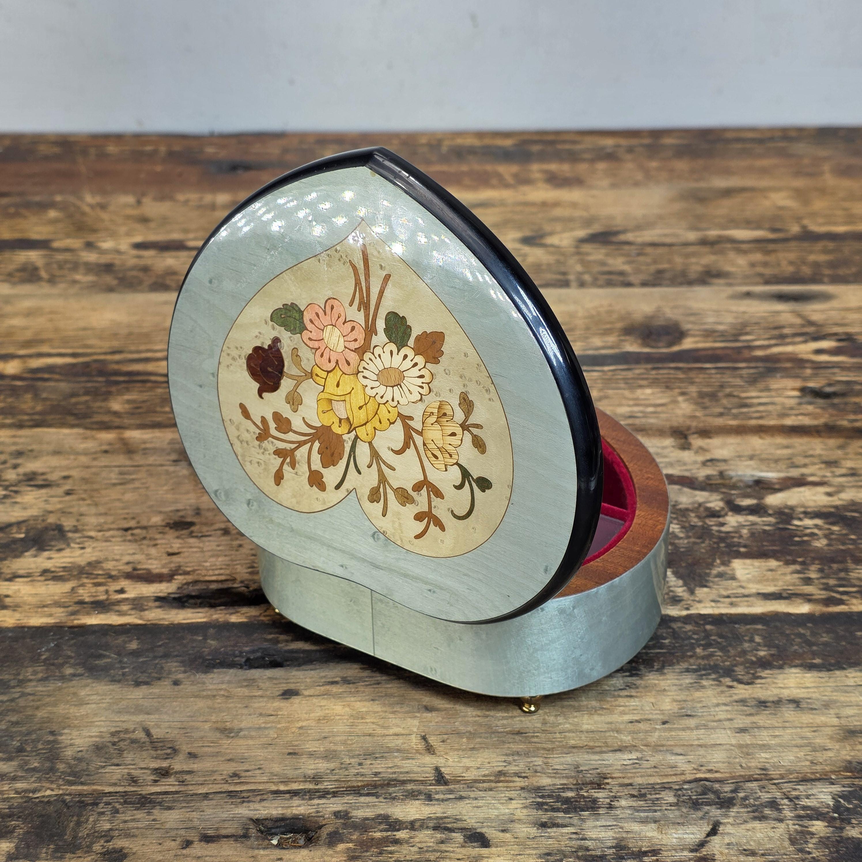 Reuge Inlaid Heart-Shaped Music Box – Sorrento Specialties / Made in Italy