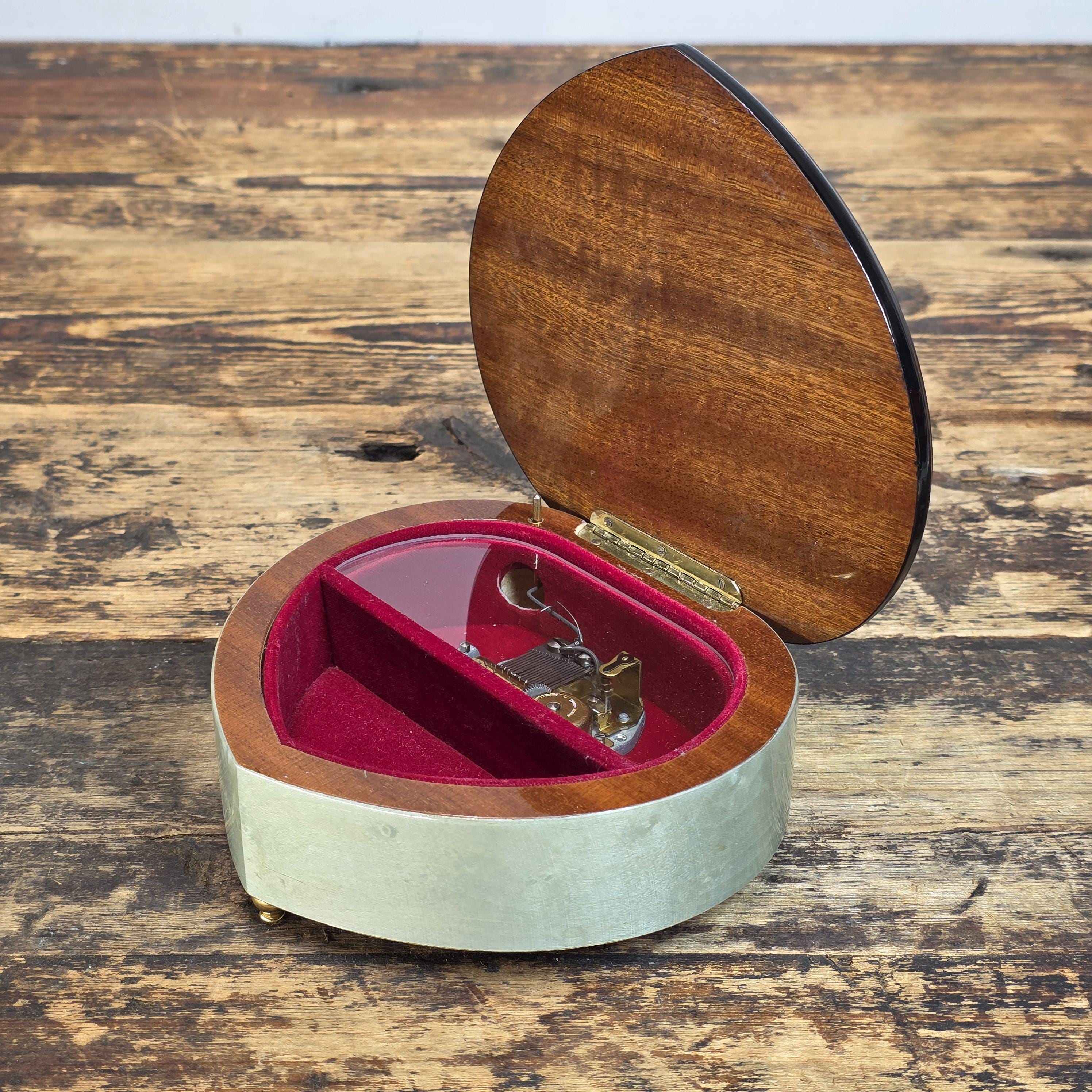 Reuge Inlaid Heart-Shaped Music Box – Sorrento Specialties / Made in Italy