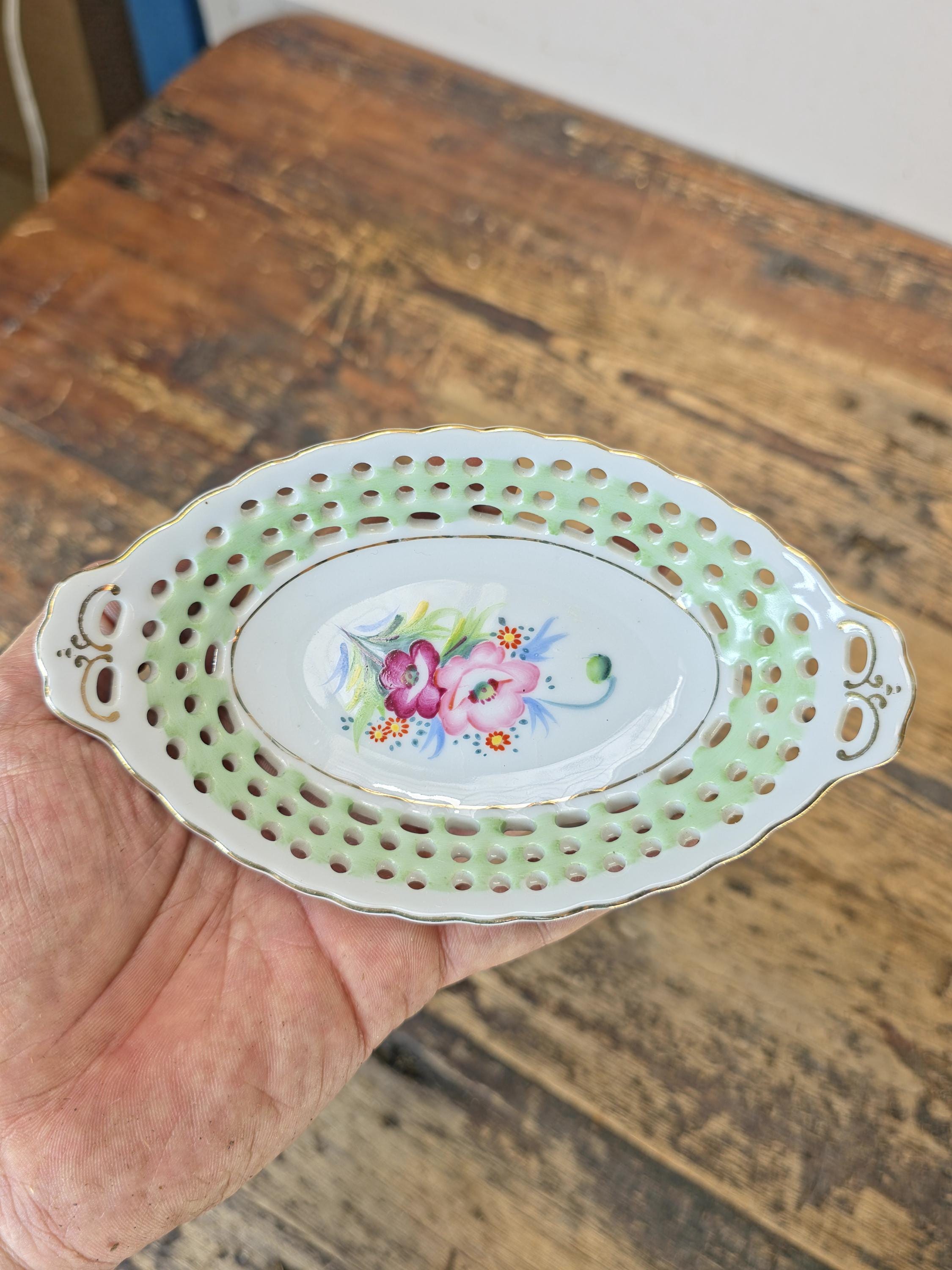 Vintage Japanese Reticulated Bowls Set – Occupied Japan & Gold Castle 1950s–60s