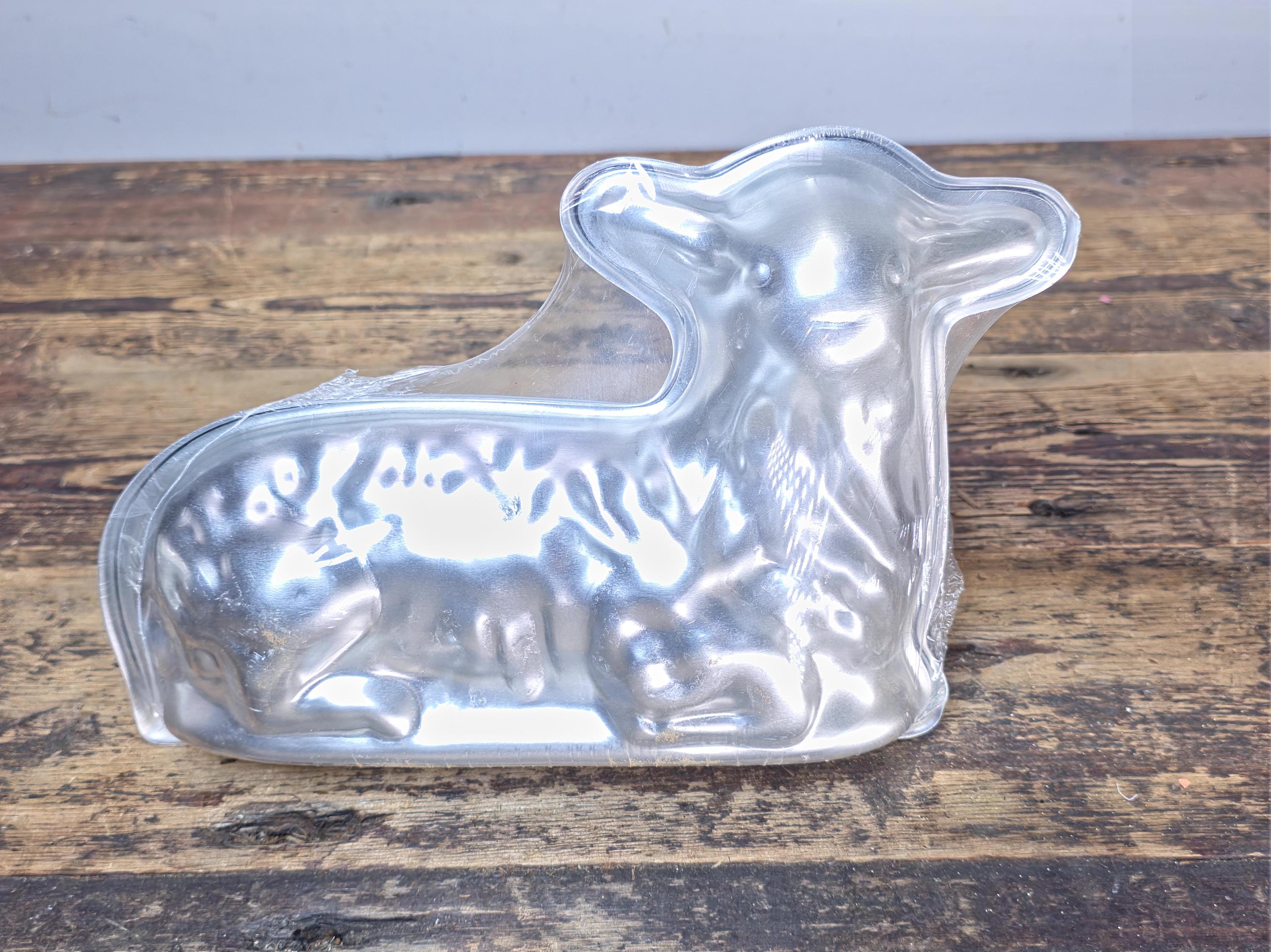 Set of 2 Nordic Ware 3-D Stand Up Cake Pans — Rabbit & Lamb