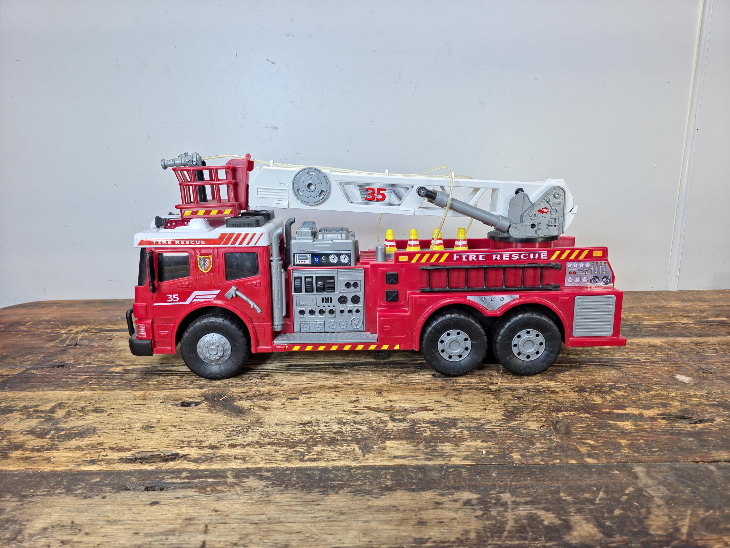 Dickie Toys Light & Sound Fire Rescue Truck No.35