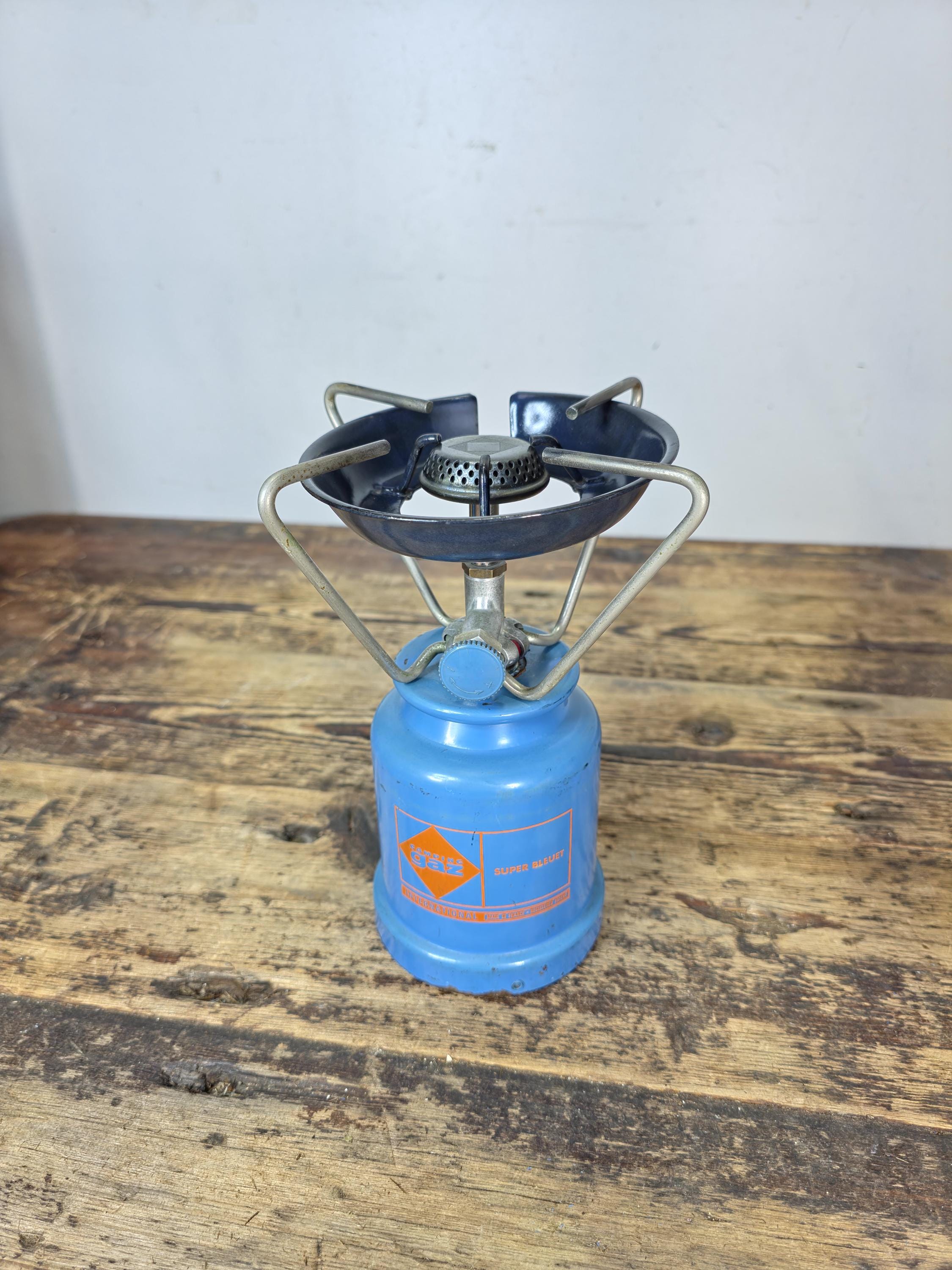 Vintage Camping Gaz “Super Bleuet” Portable Gas Stove – 1970s–80s, France