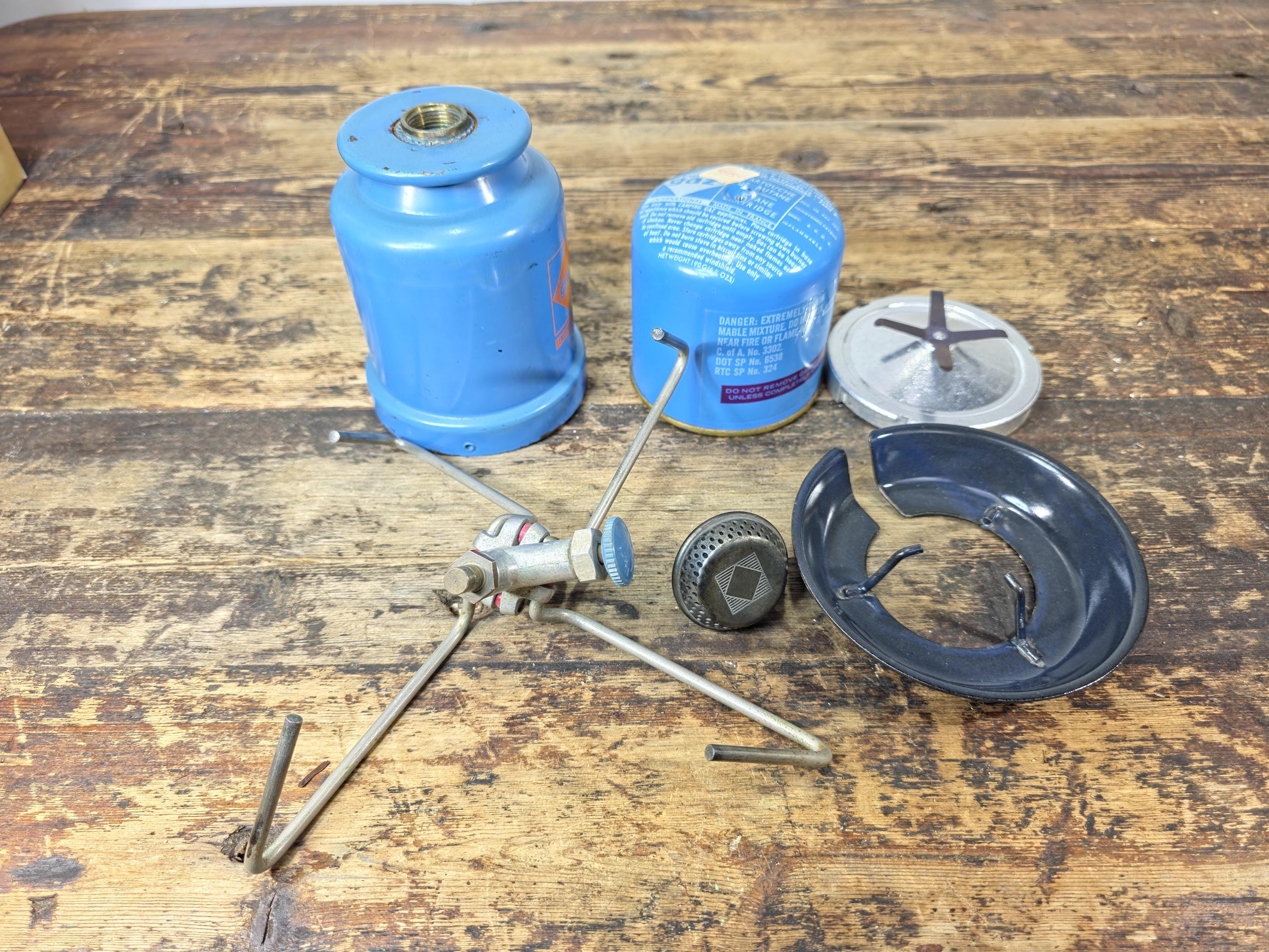 Vintage Camping Gaz “Super Bleuet” Portable Gas Stove – 1970s–80s, France