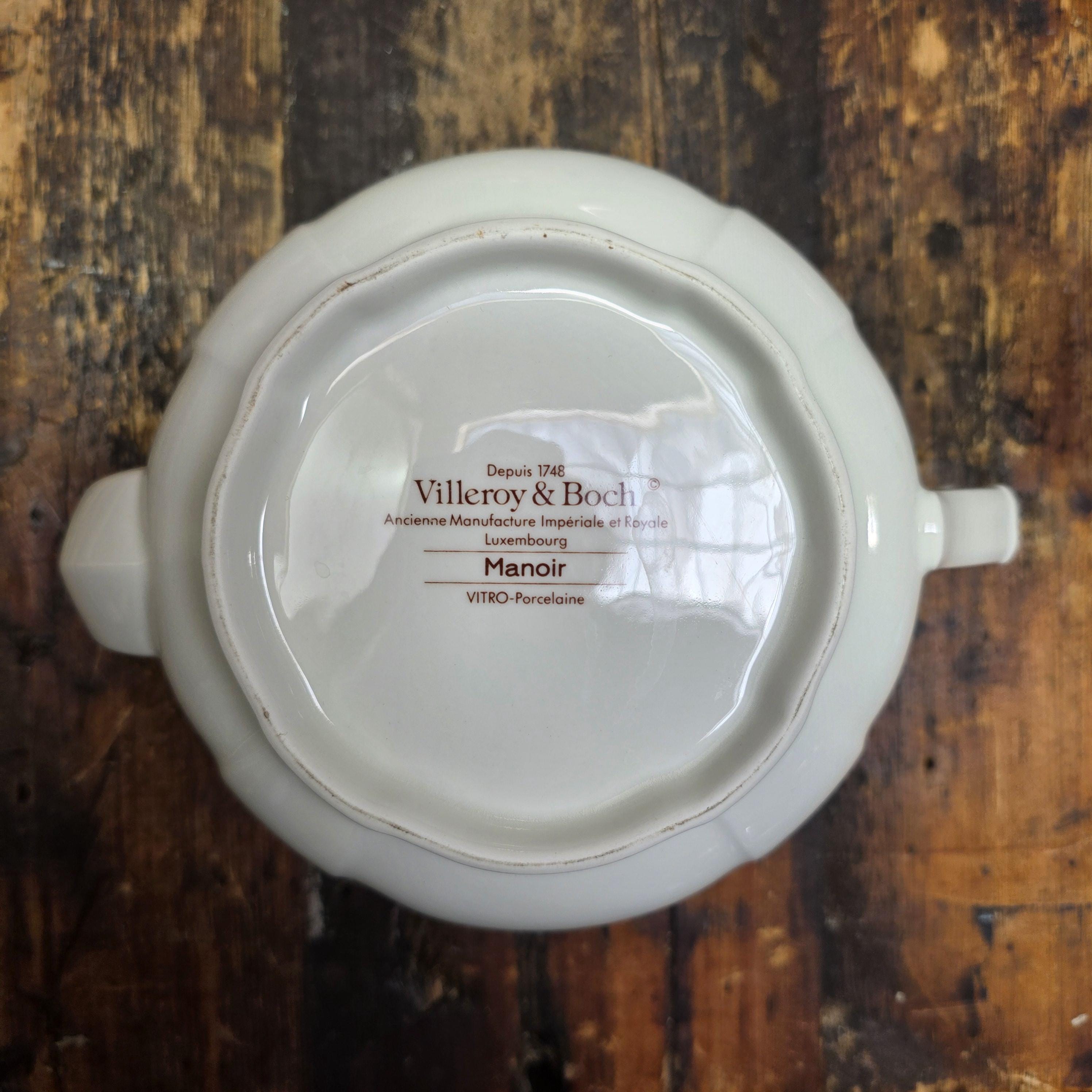 Villeroy & Boch Manoir Teapot and Lid 6 3/4 in, 4 CUP RND/FLAT