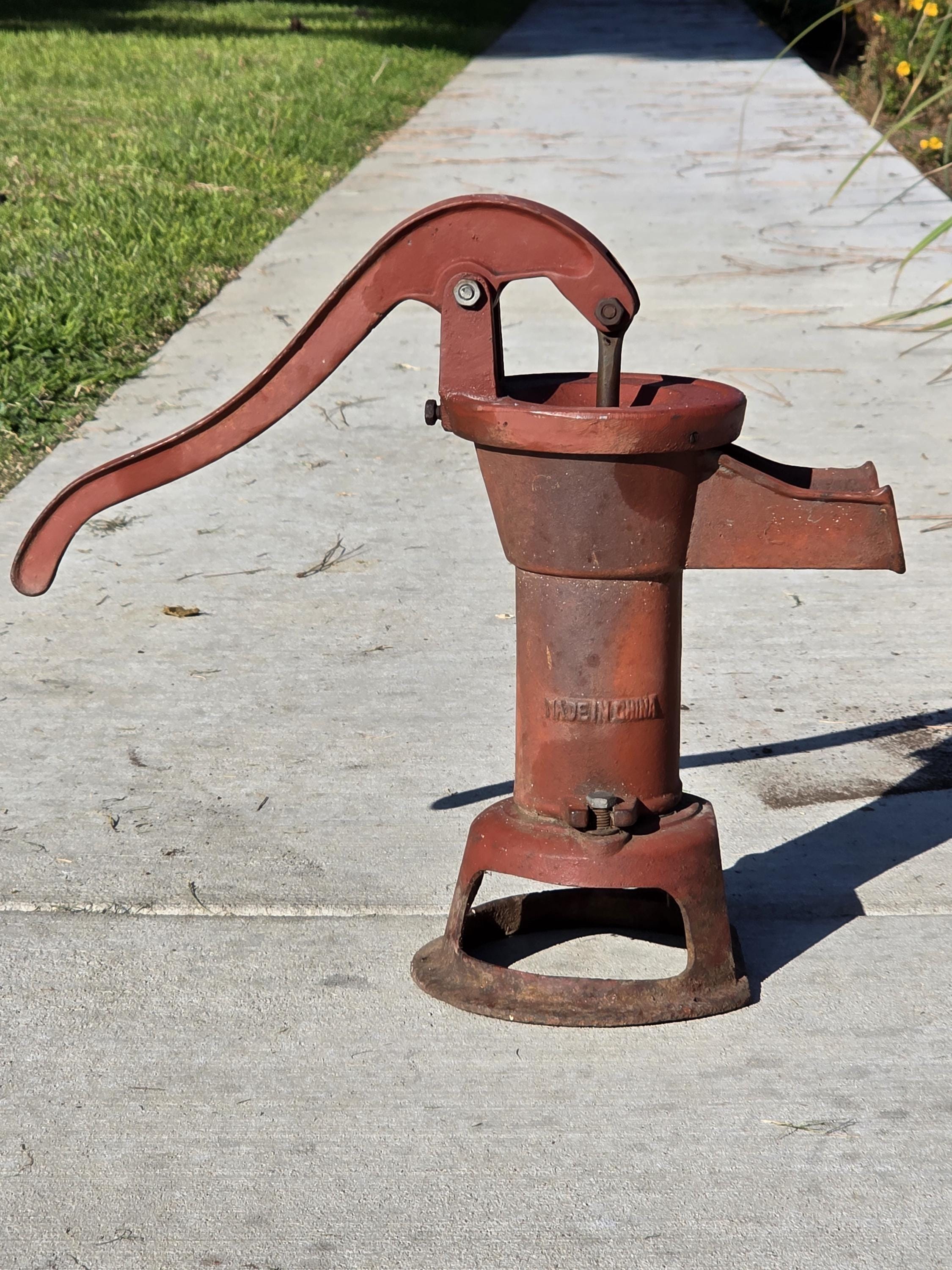Vintage-Style Cast Iron Hand Water Pump – Decorative, Not Functional