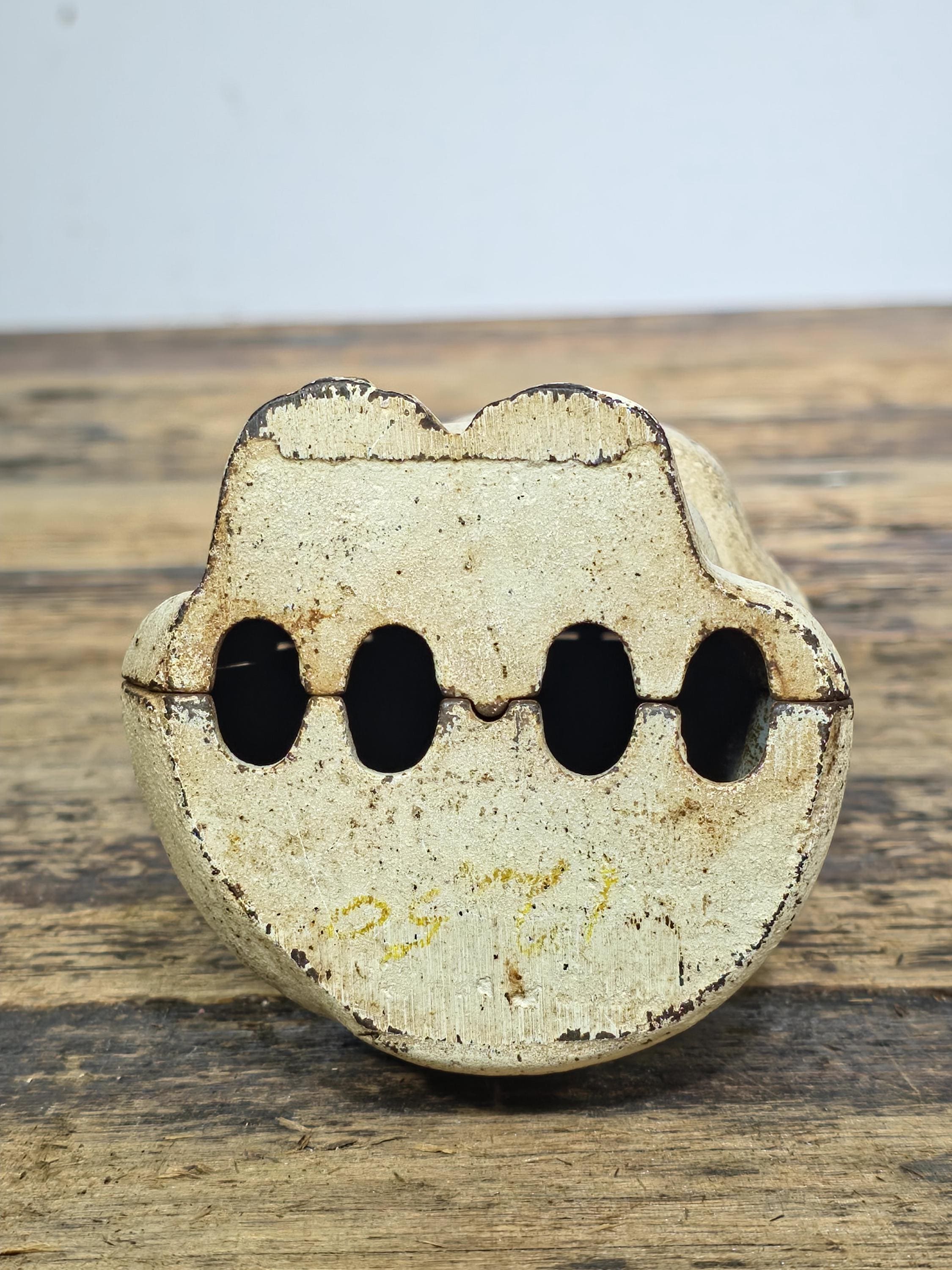 Hubley Cast Iron Cat Coin Bank #820 c.1920s–30s Original Vintage USA