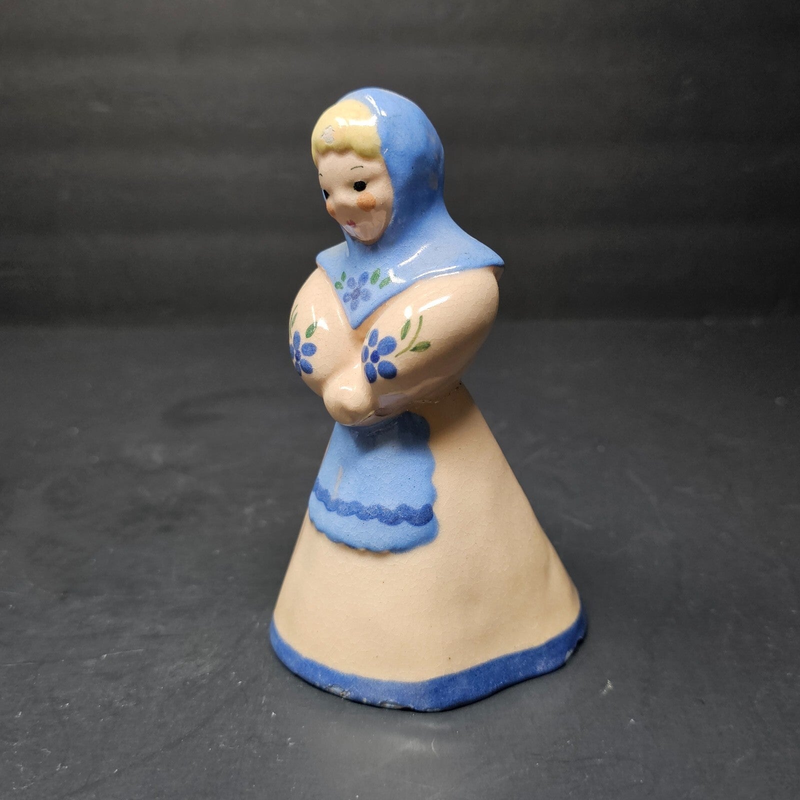Kay Finch Prairie Girl Figurine Pink & Blue Flowers California Pottery (Damage)