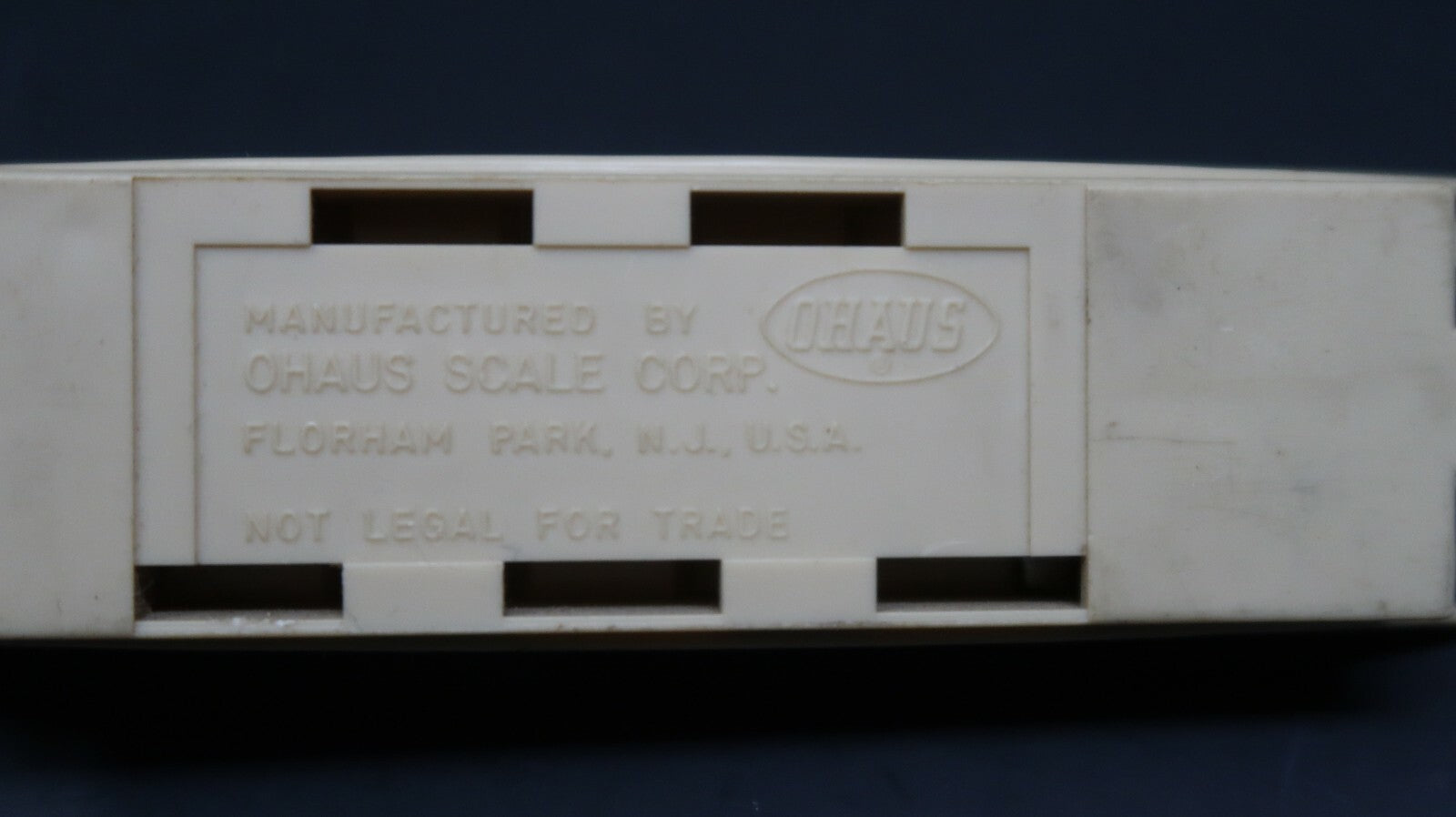 Vintage OHAUS hanging spring scale 2000 Grams 72 Ounces