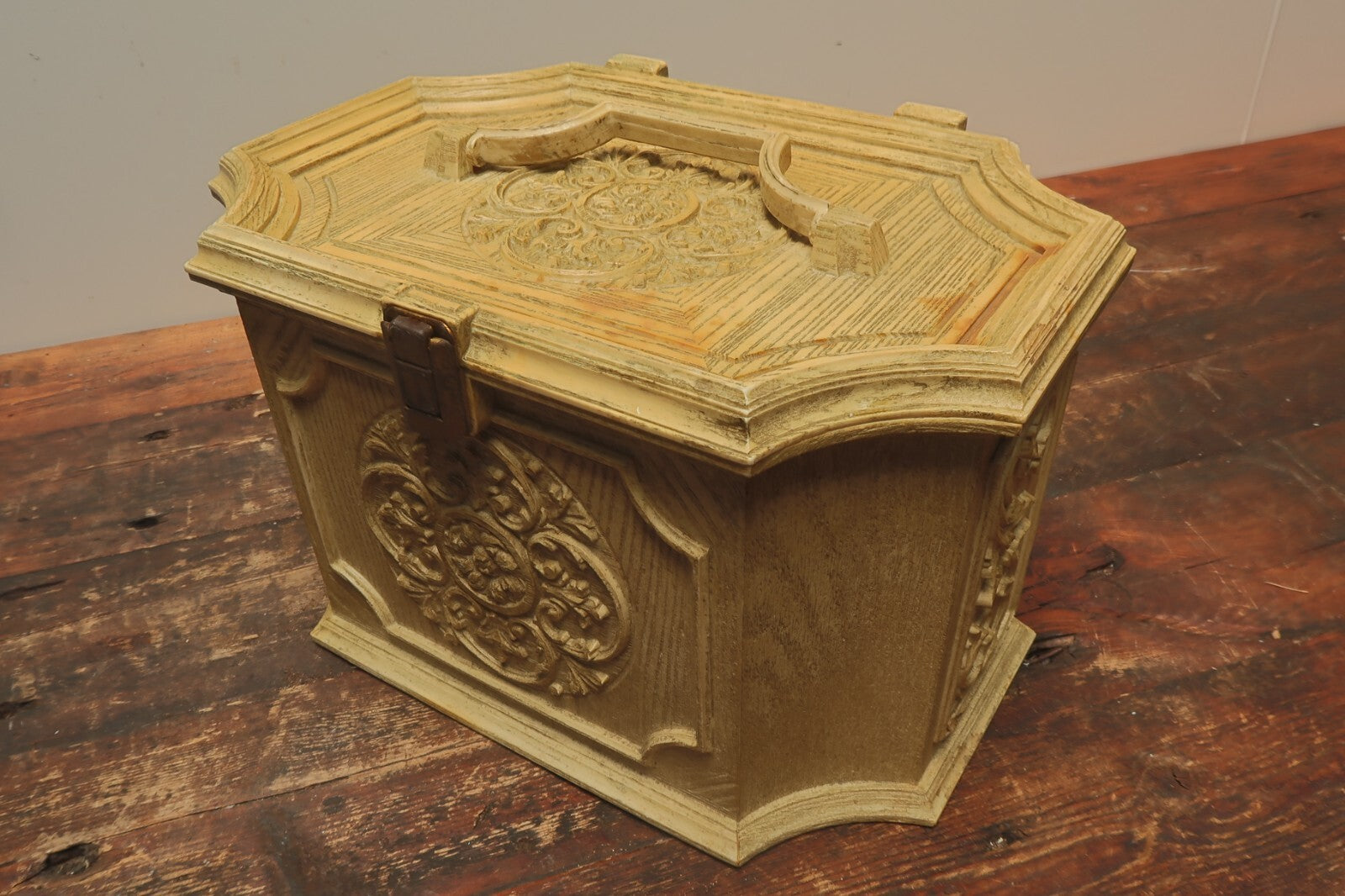 Vintage Max Klein Plastic Sewing Box With Yellow Tray