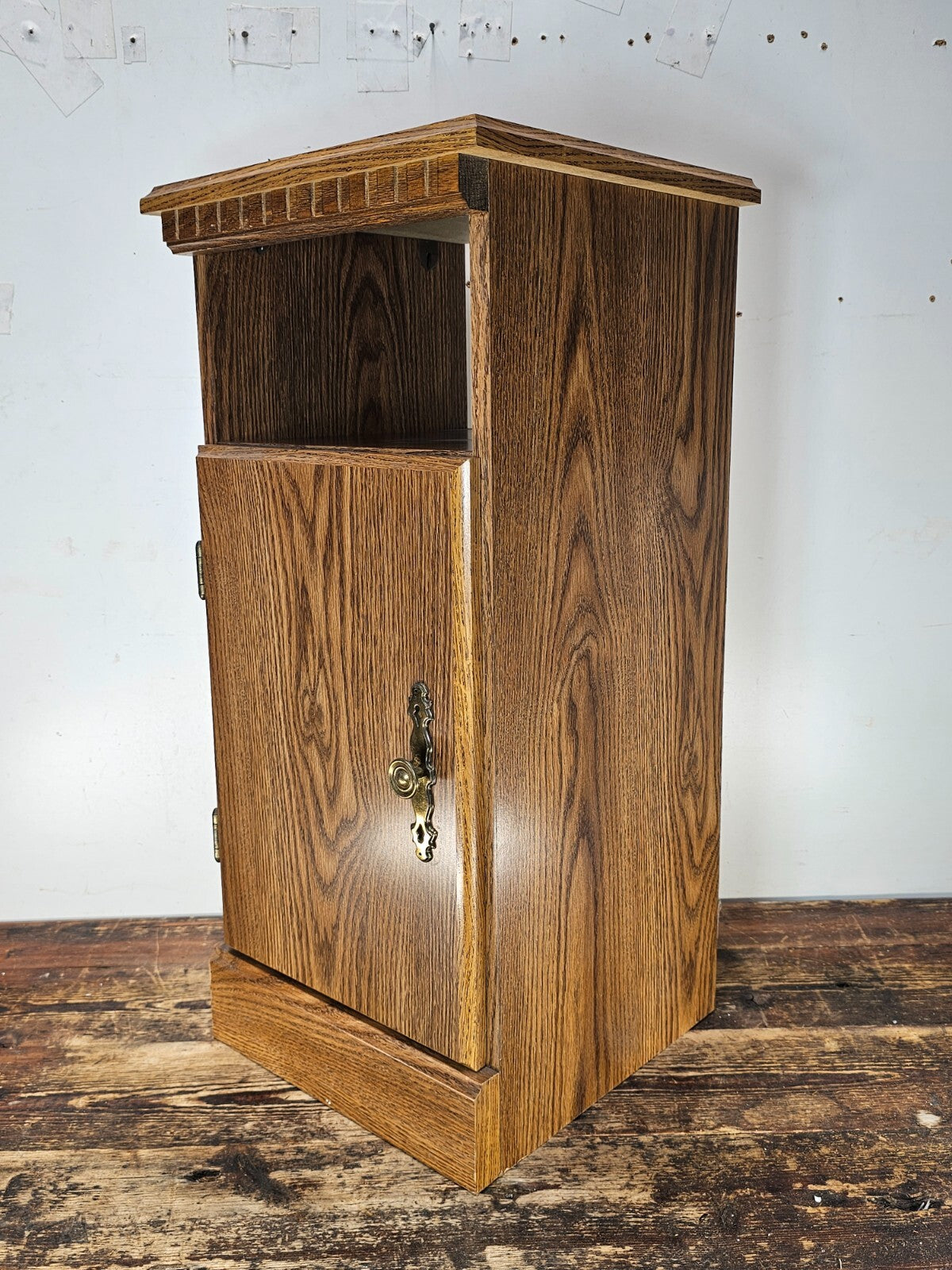 Oak-Look Laminate Nightstand/Side Table Cabinet 27.5"H