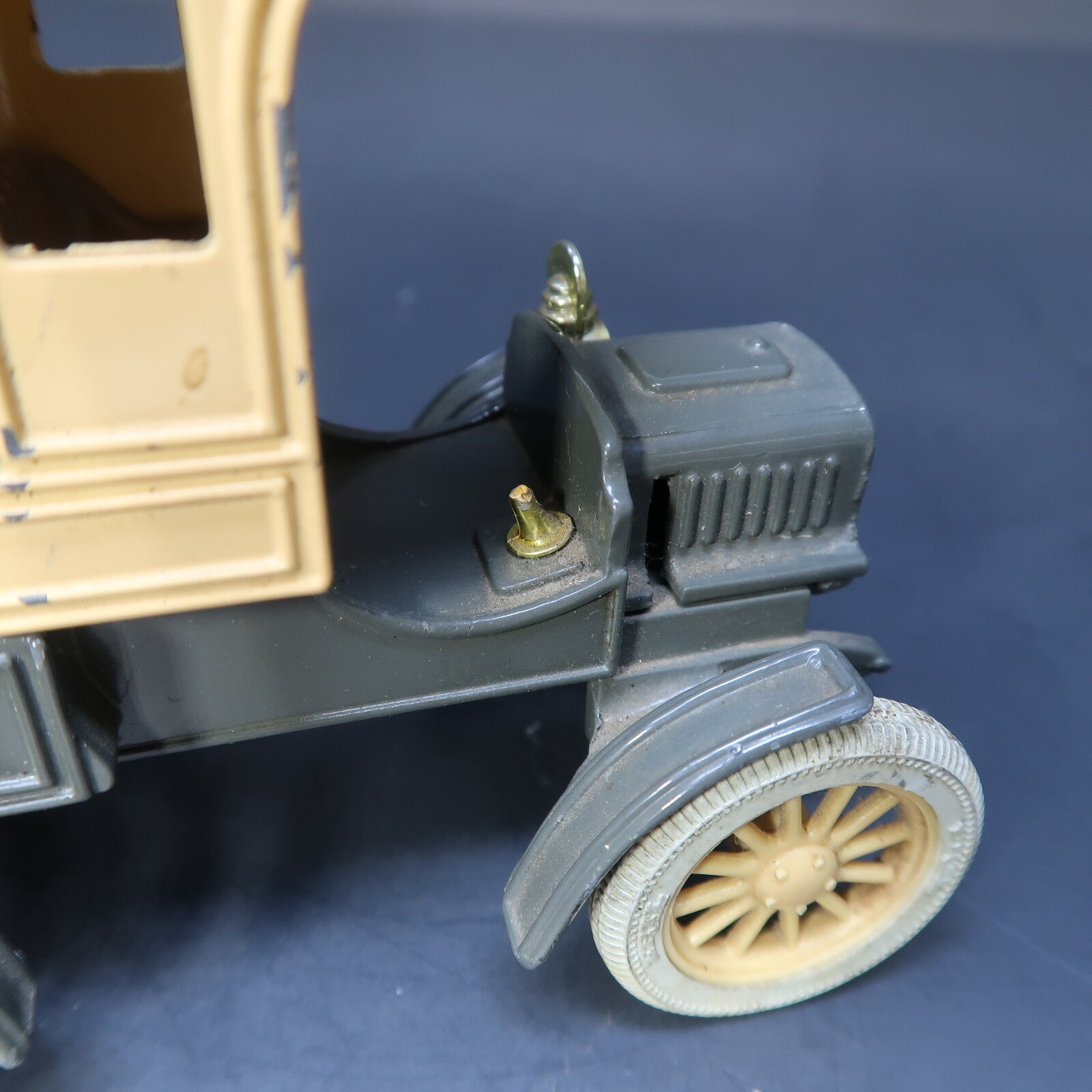 The ERTL CO. CASE Replica 1905 FORD's FIRST Deliver Car Made In USA