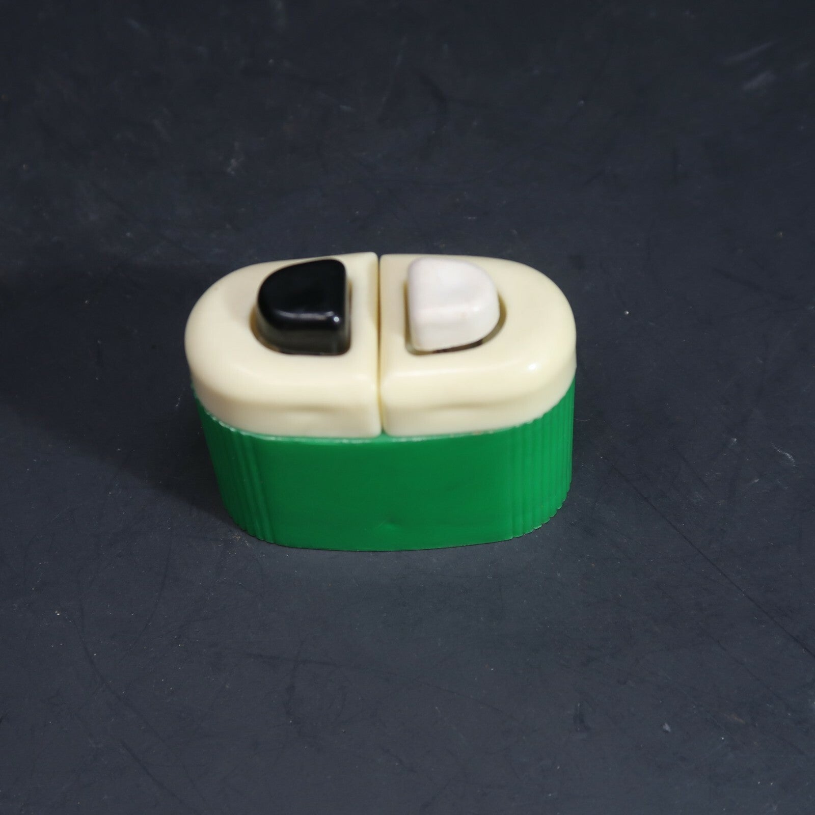 Vintage Carvanite Mechanical Combined Salt & Pepper Shaker Green Made In USA