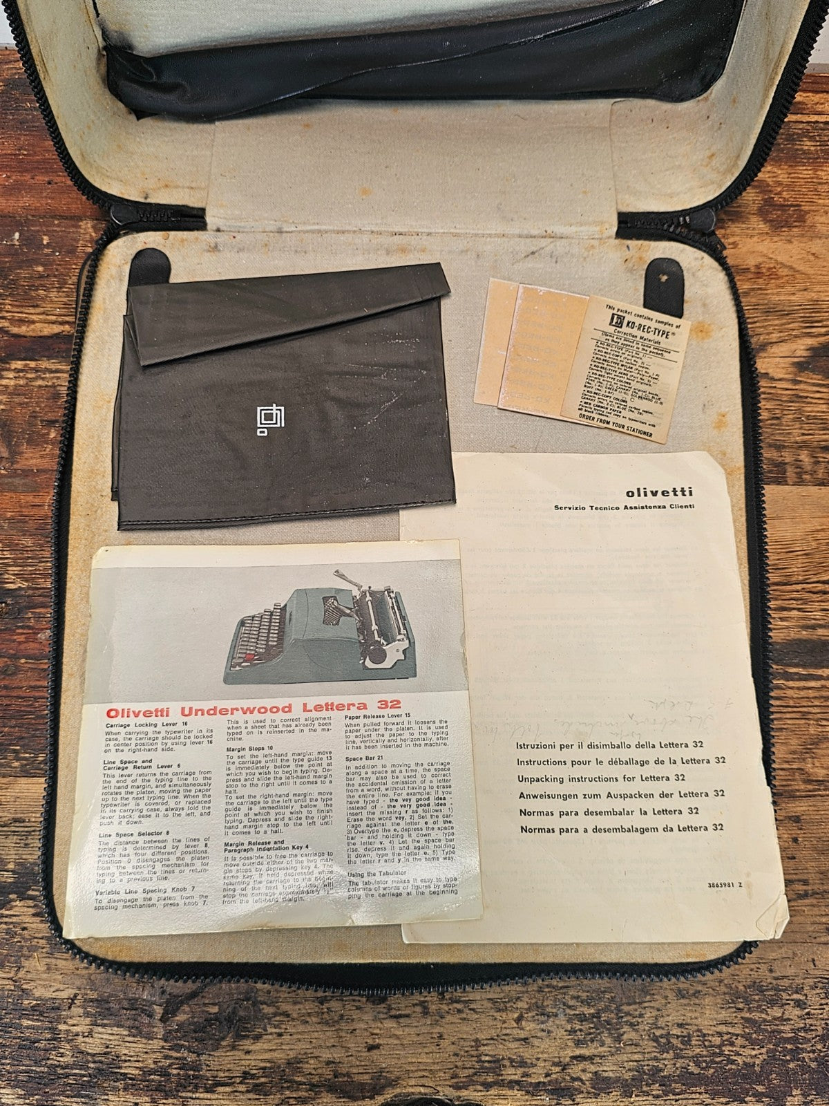 1964 Olivetti Underwood Lettera 32 Typewriter w/ Case