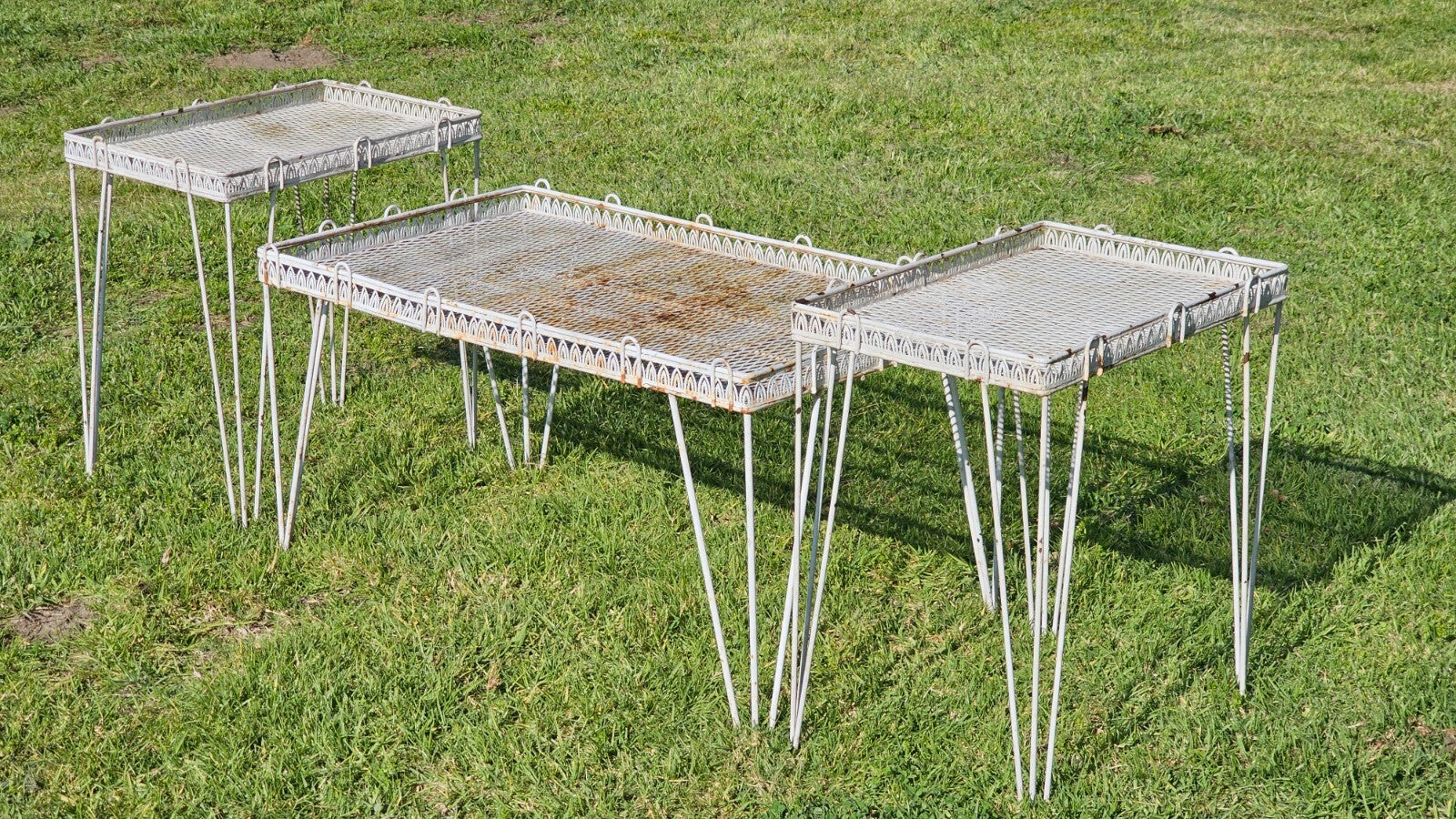 Mid-Century White Gothic Arch Metal Patio Table/Plant Stand Set - Hairpin Legs