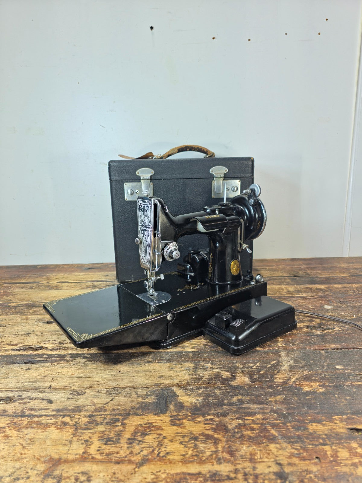 1937 Singer 221 Featherweight AE422265 – Early Scroll Faceplate — Motor Tested