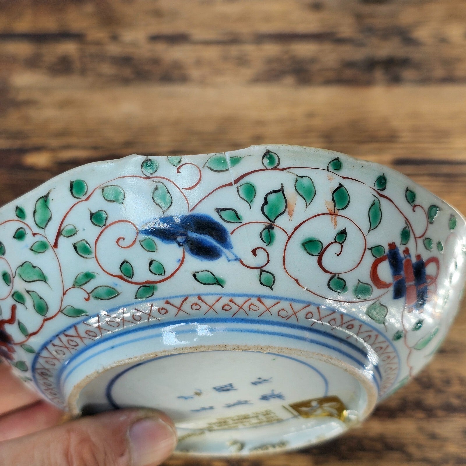 Antique Ko-Imari Kinrande Mukōzuke Bowl with Shimazu Family Crest Mid-Edo Period
