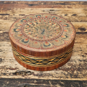 Circular Wood Straw Marquetry Trinket Box with Peacock Feather Pattern 7.5" Diam