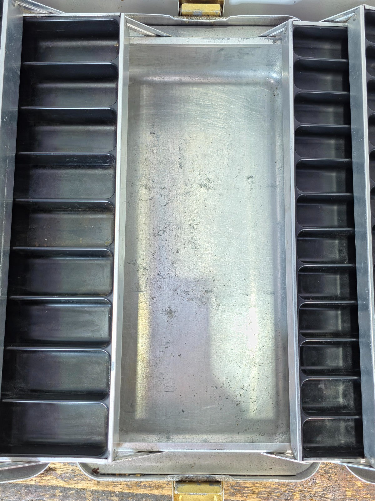 Vintage UMCO 1000A Aluminum Tackle Box 1960s 7-Tray Fishing Lure Case USA