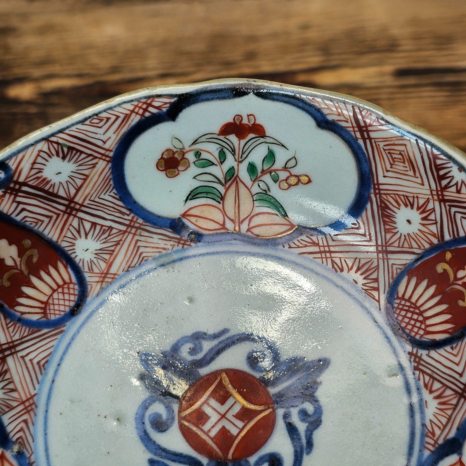 Antique Ko-Imari Kinrande Mukōzuke Bowl with Shimazu Family Crest Mid-Edo Period