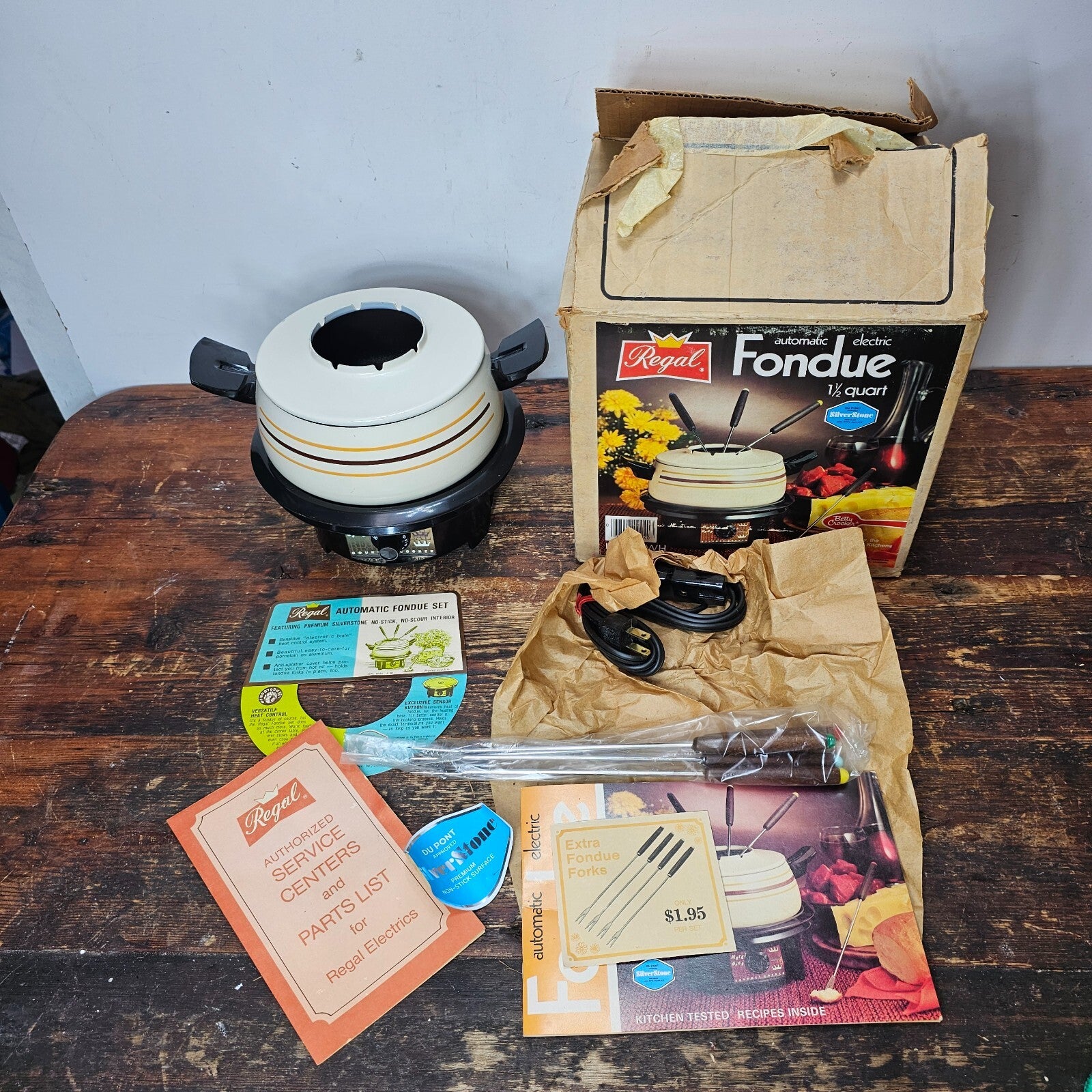 1980s Regal Mardi-Gras Electric Fondue Set Retro Design Made In USA NOS