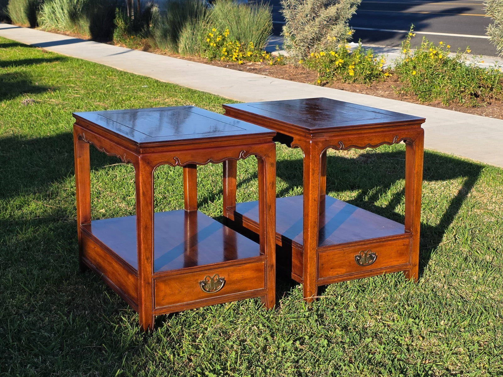 Pair of Henredon Wooden Side Tables / End Tables