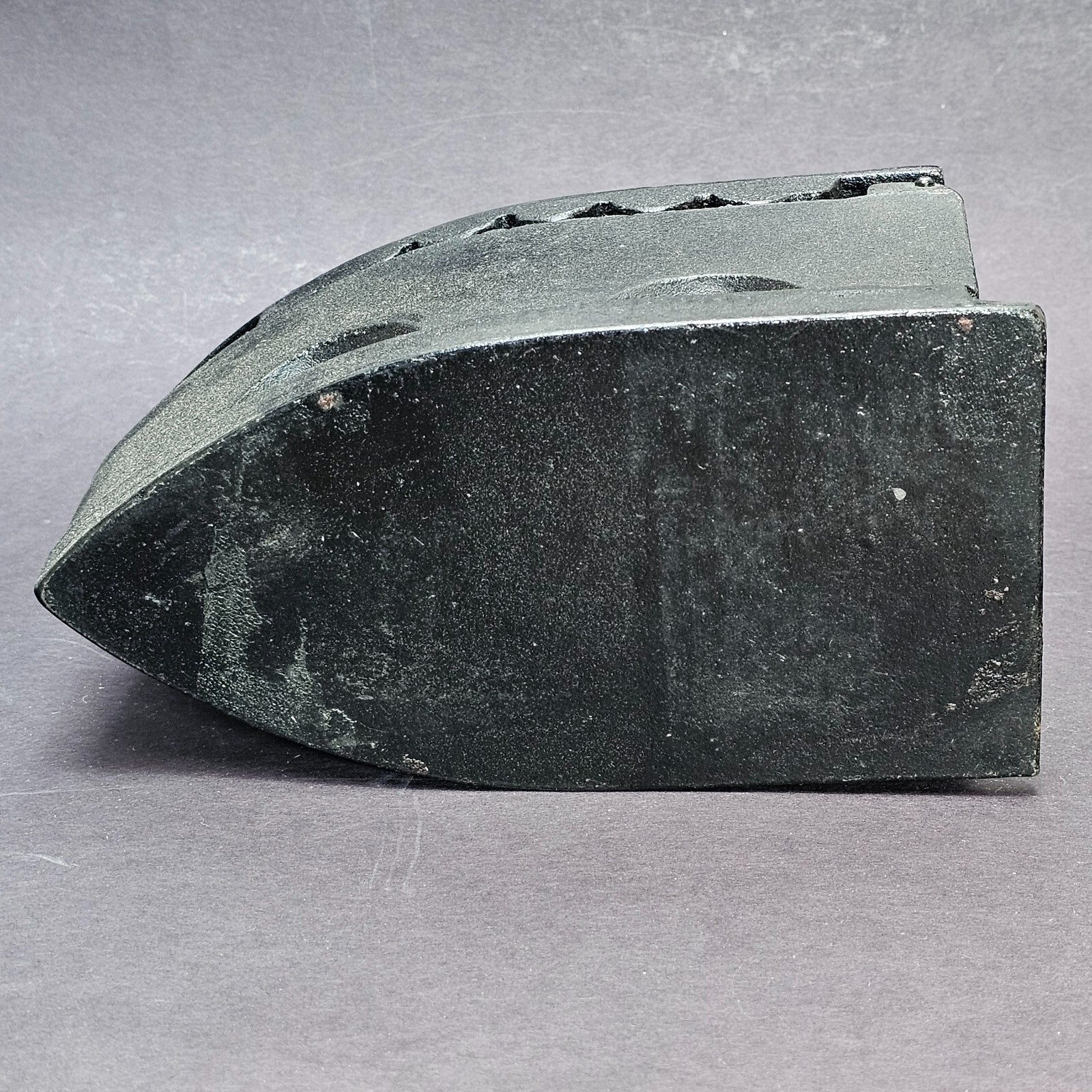 Vintage Cast Iron Coal Iron With Wooden Handle Antikes Kohle-Bügeleisen