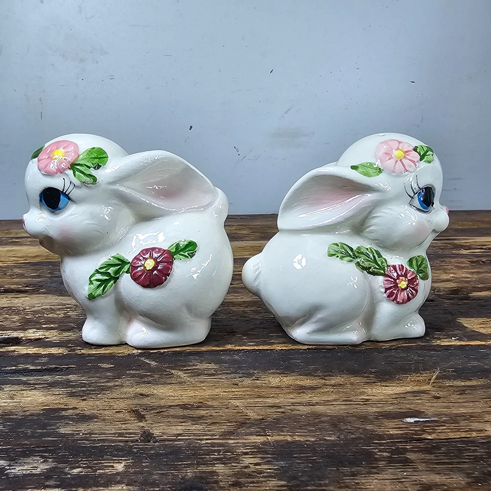 Vintage White Bunny Rabbits SALT &  Pepper Shakers Floral Design Made In Japan